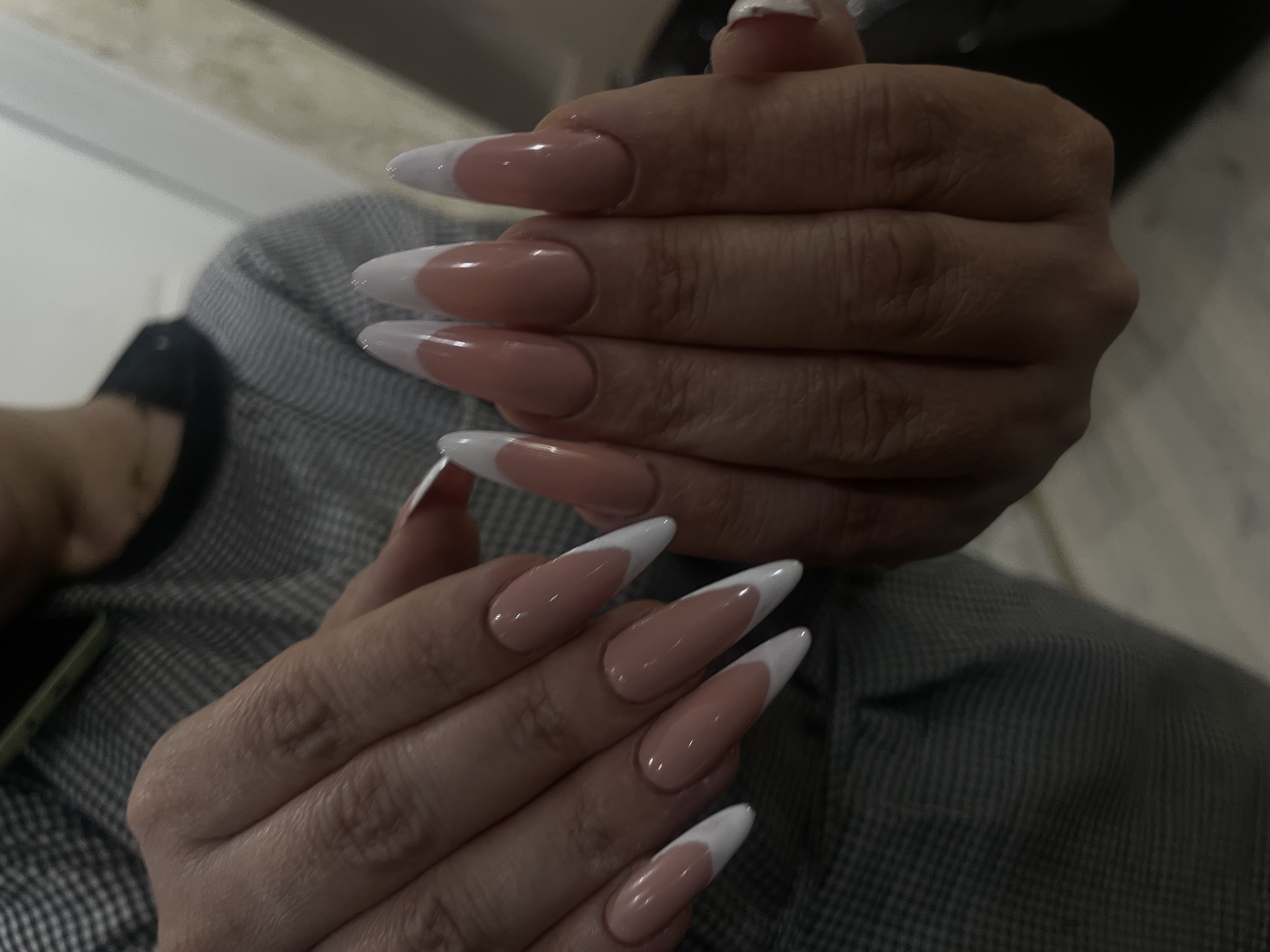 خدمات تخصصی کاشت ناخن