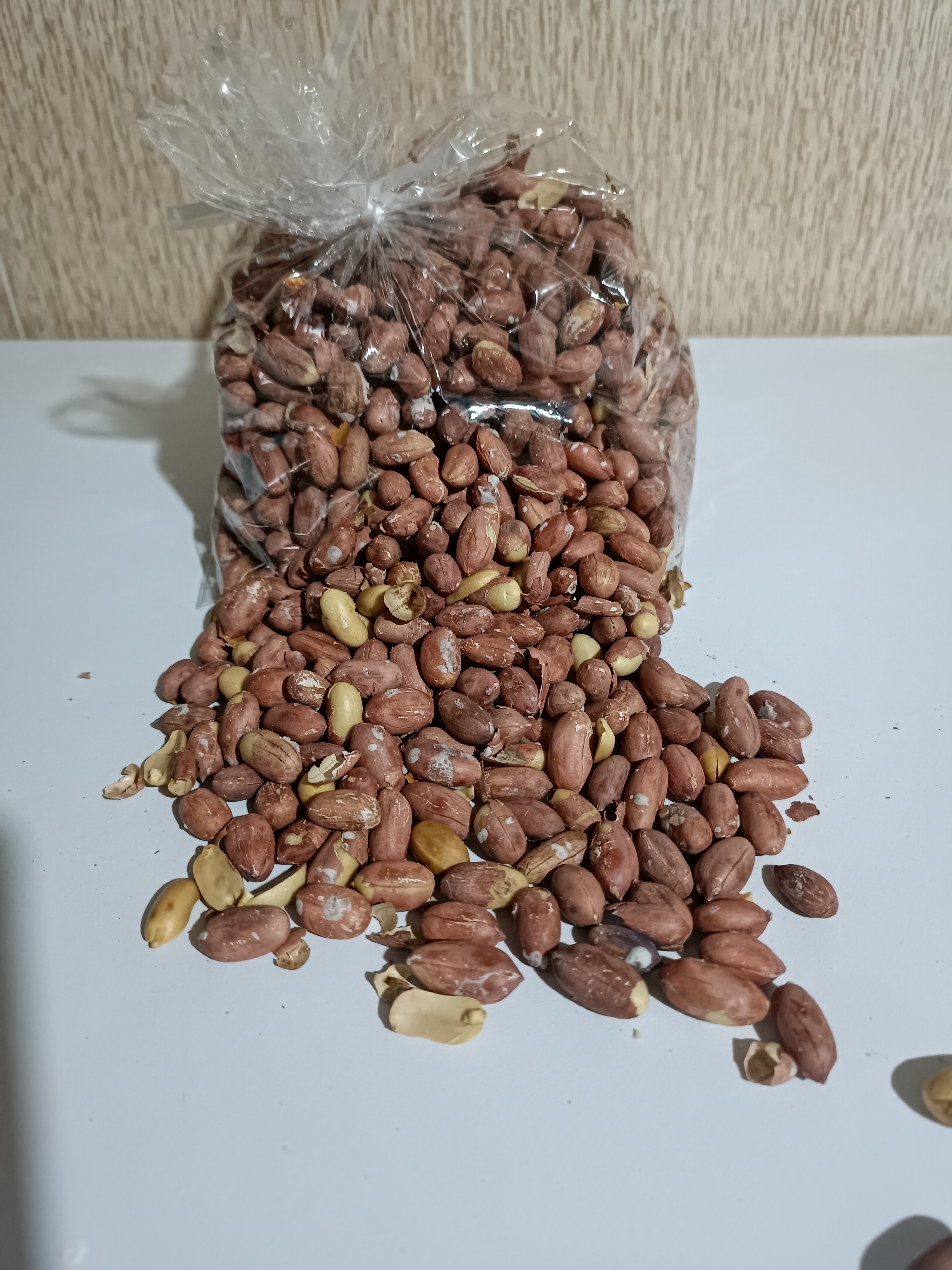 زیتون شور زیتون پرورده بادام درجه یک