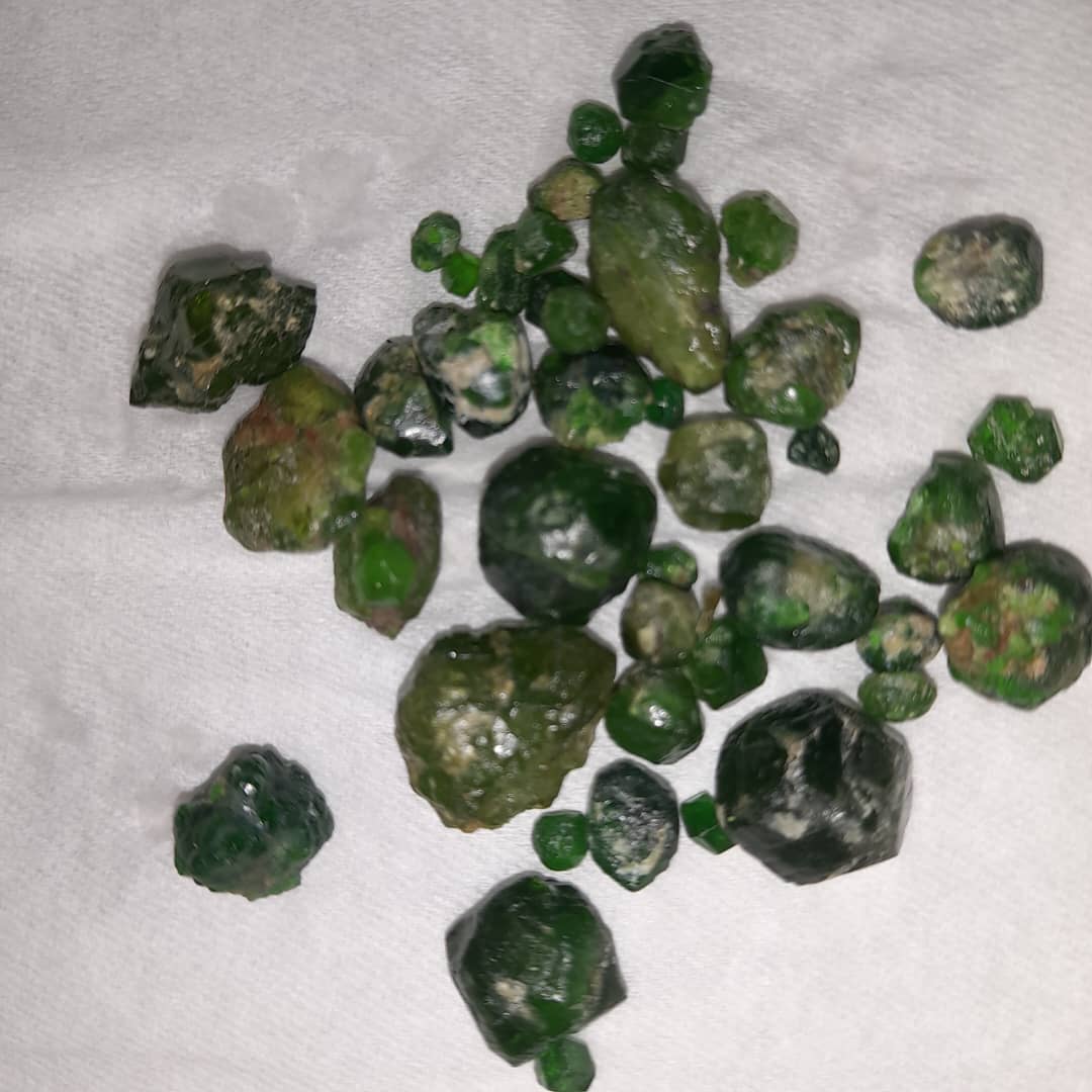 العقيق الأخضر والنيزك 