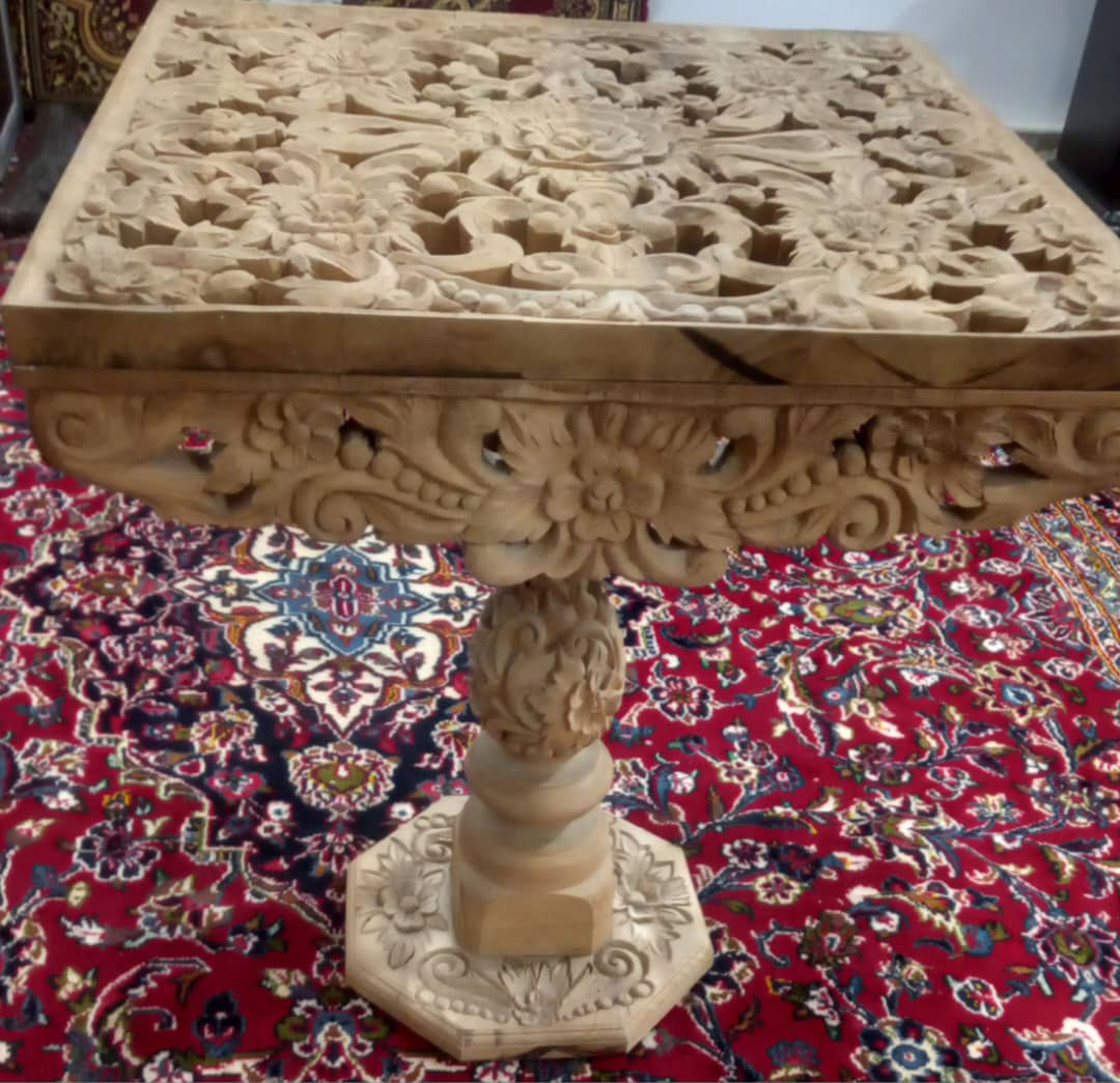میز منبت کاری شده با چوب گردو