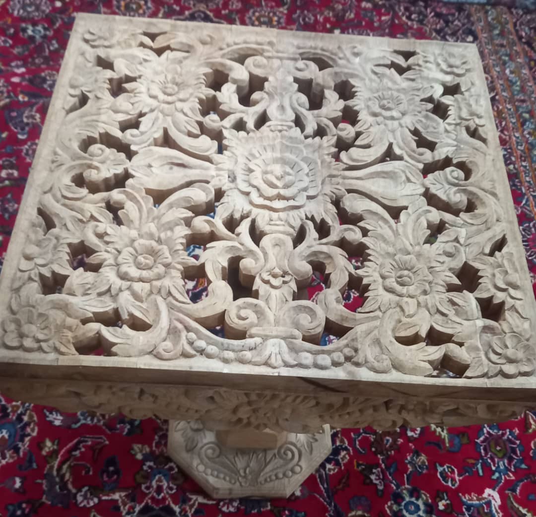 میز منبت کاری شده با چوب گردو