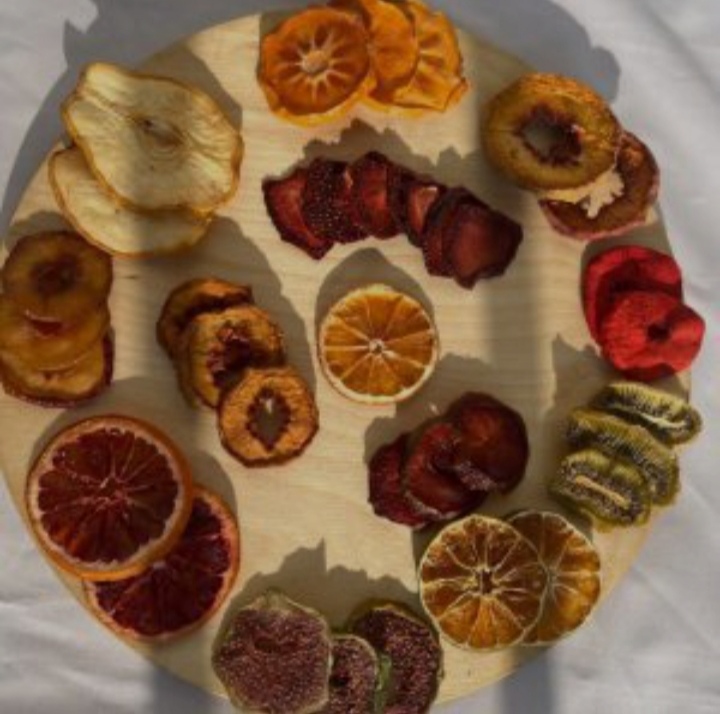 خشکباریجات و عرقیات گیاهان دارویی 
