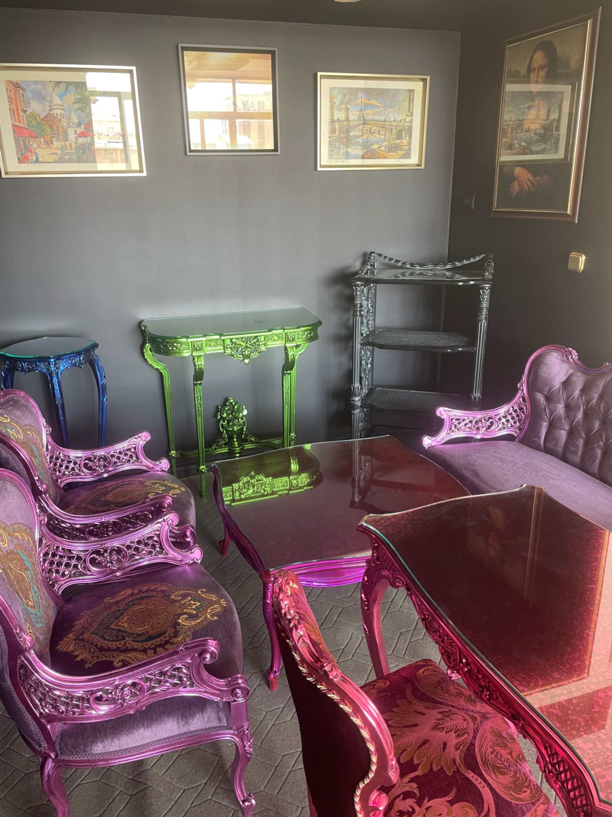 مبلمان و اکسسوری آنتیک