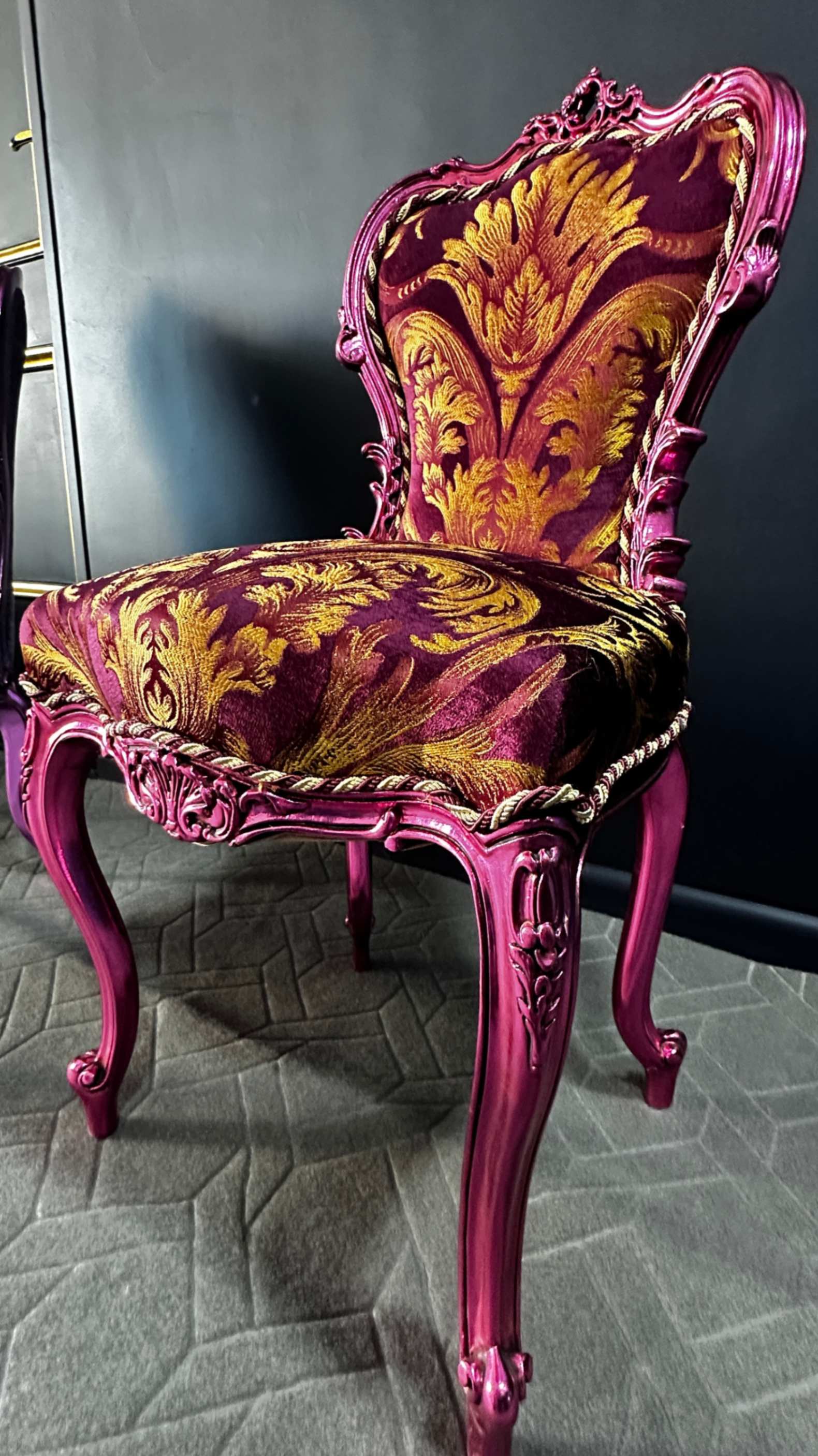 مبلمان و اکسسوری آنتیک