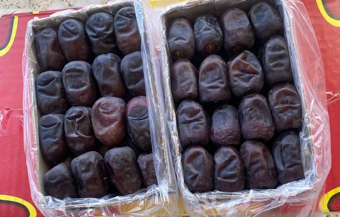 بيع التمور (فروش خرما)
