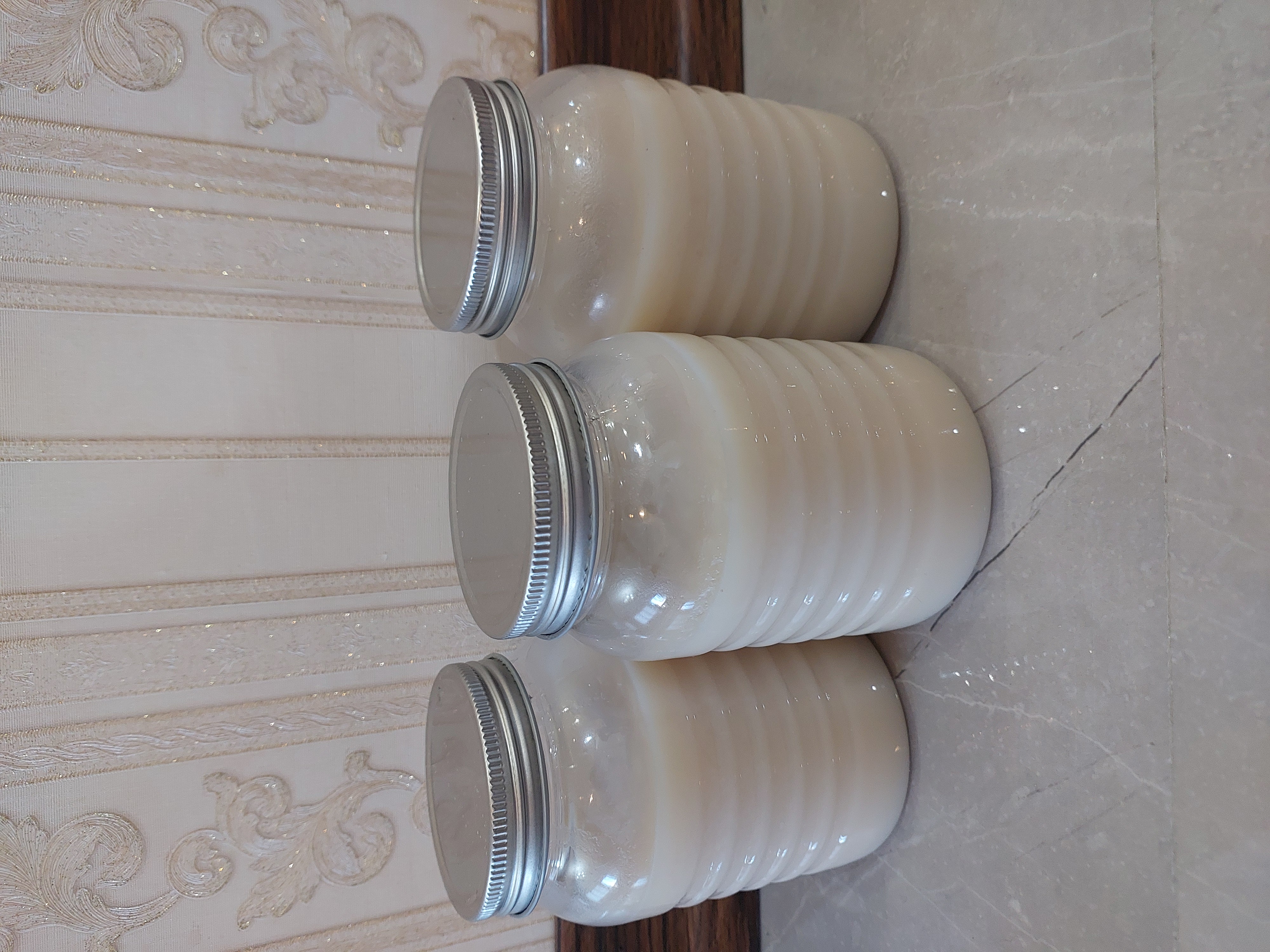 خشکبار و ادویه جات مرغوب 