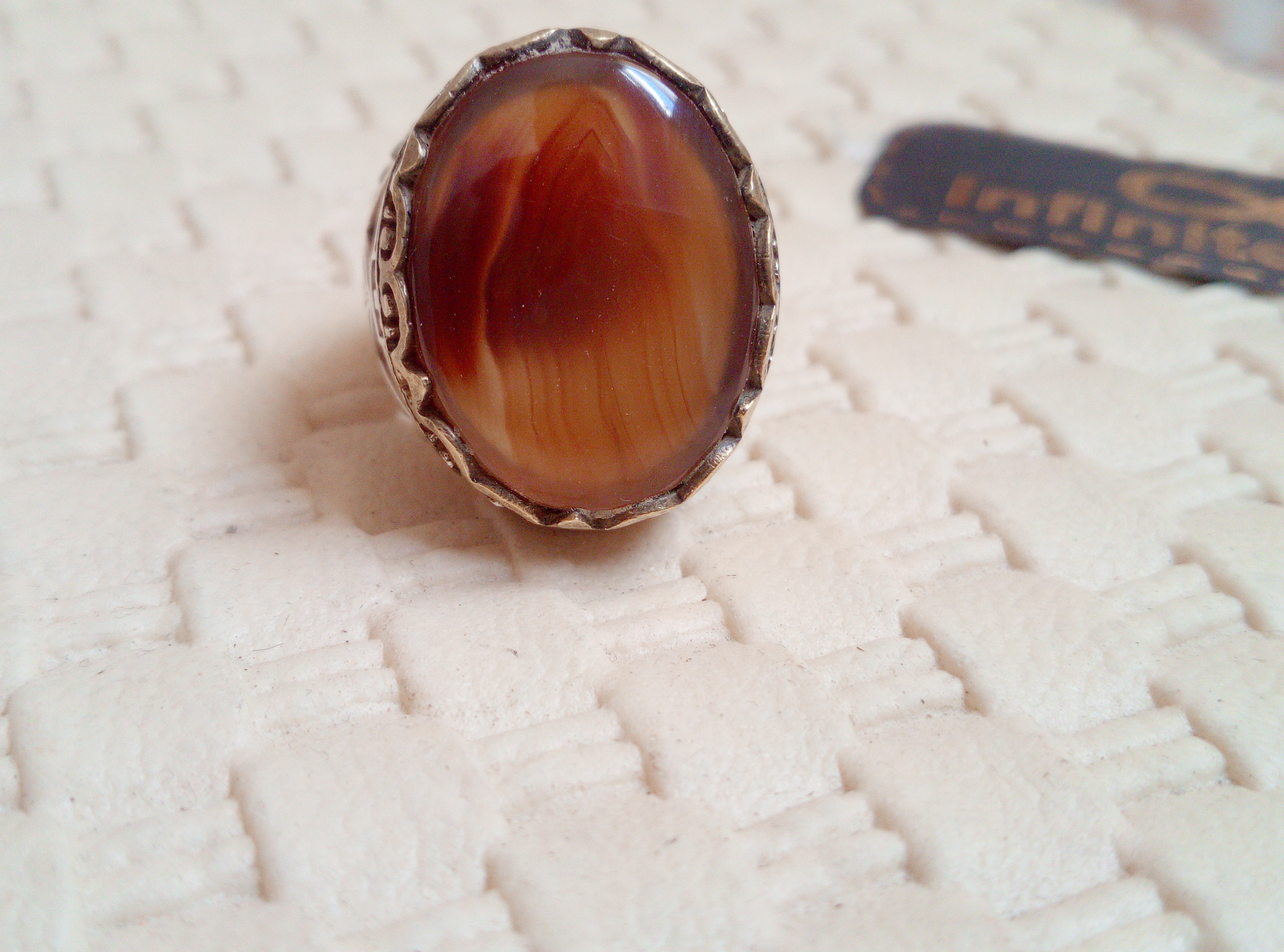 خاتم یحمل الرمز