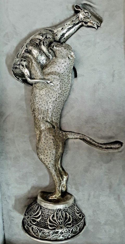 مجسمه دستساز نقره مزین به الماس