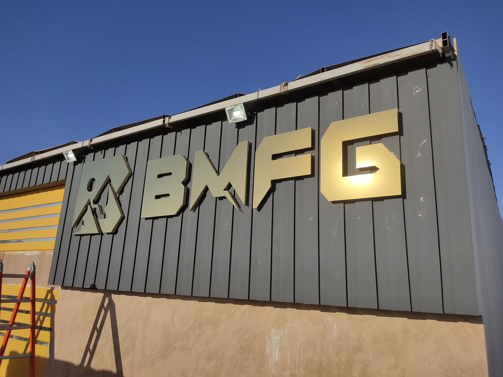 ساخت انواع تابلوهای تبلیغاتی 