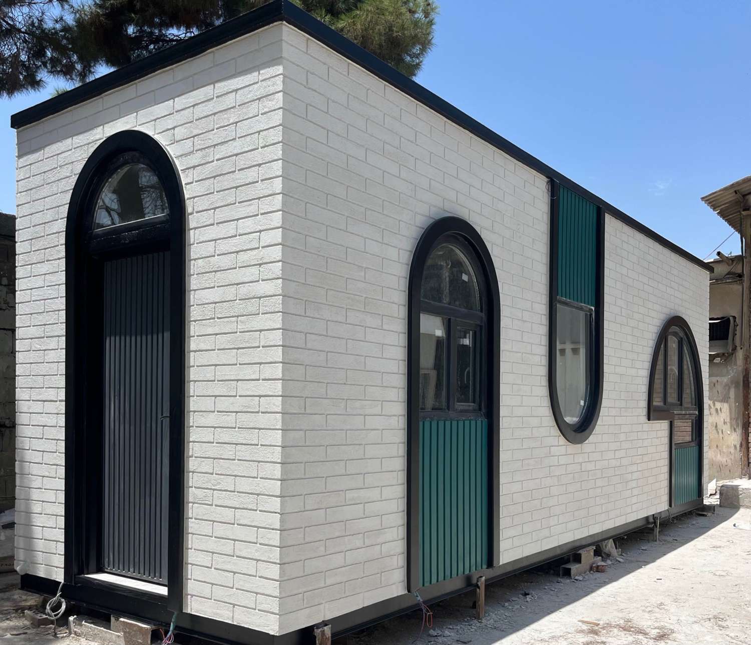 Fixed and mobile kiosks