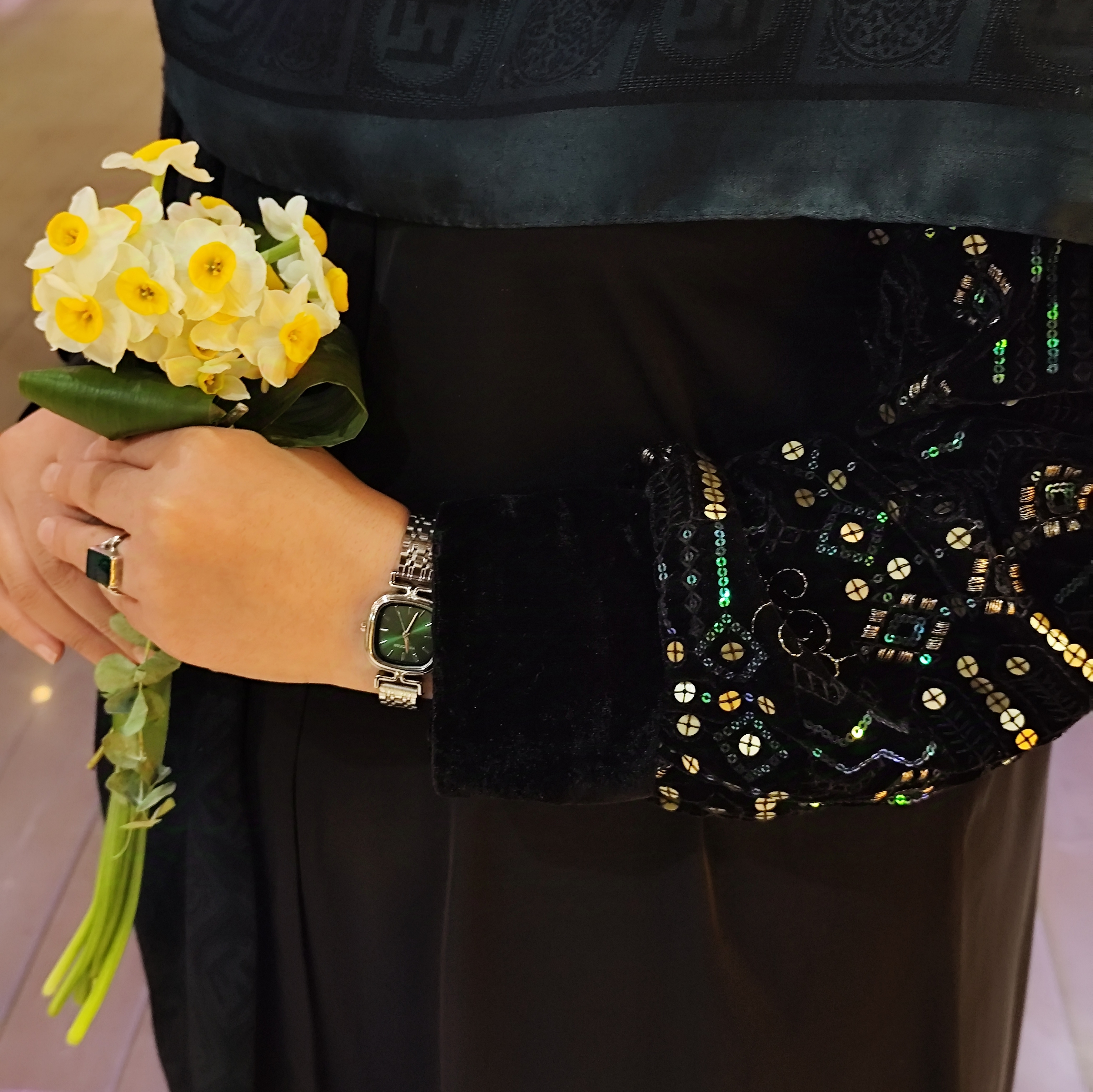 عبا،پیراهن و پوشاک زنانه 