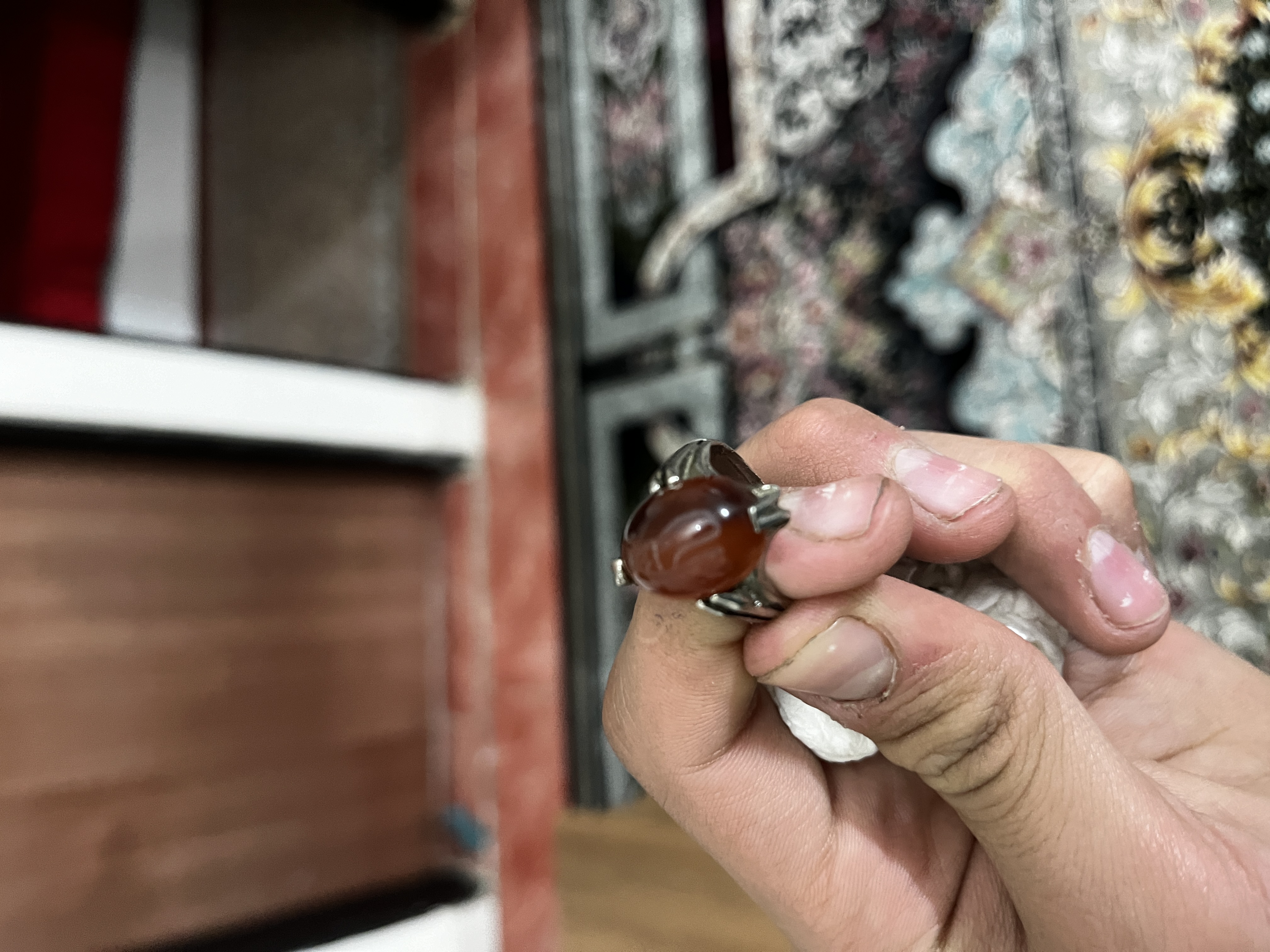 یه انگشتر قدیمی 
