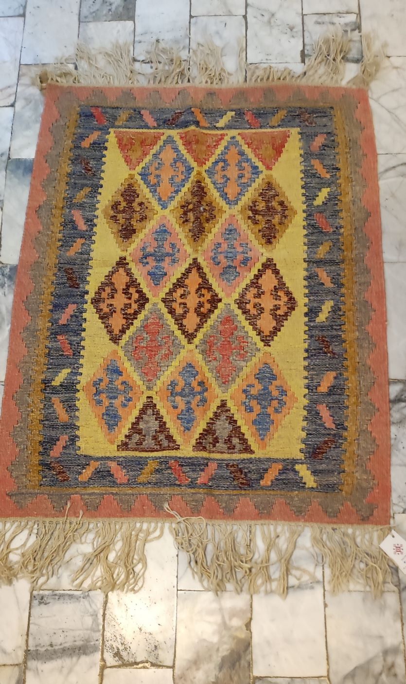 گلیم دستباف ایرانی 