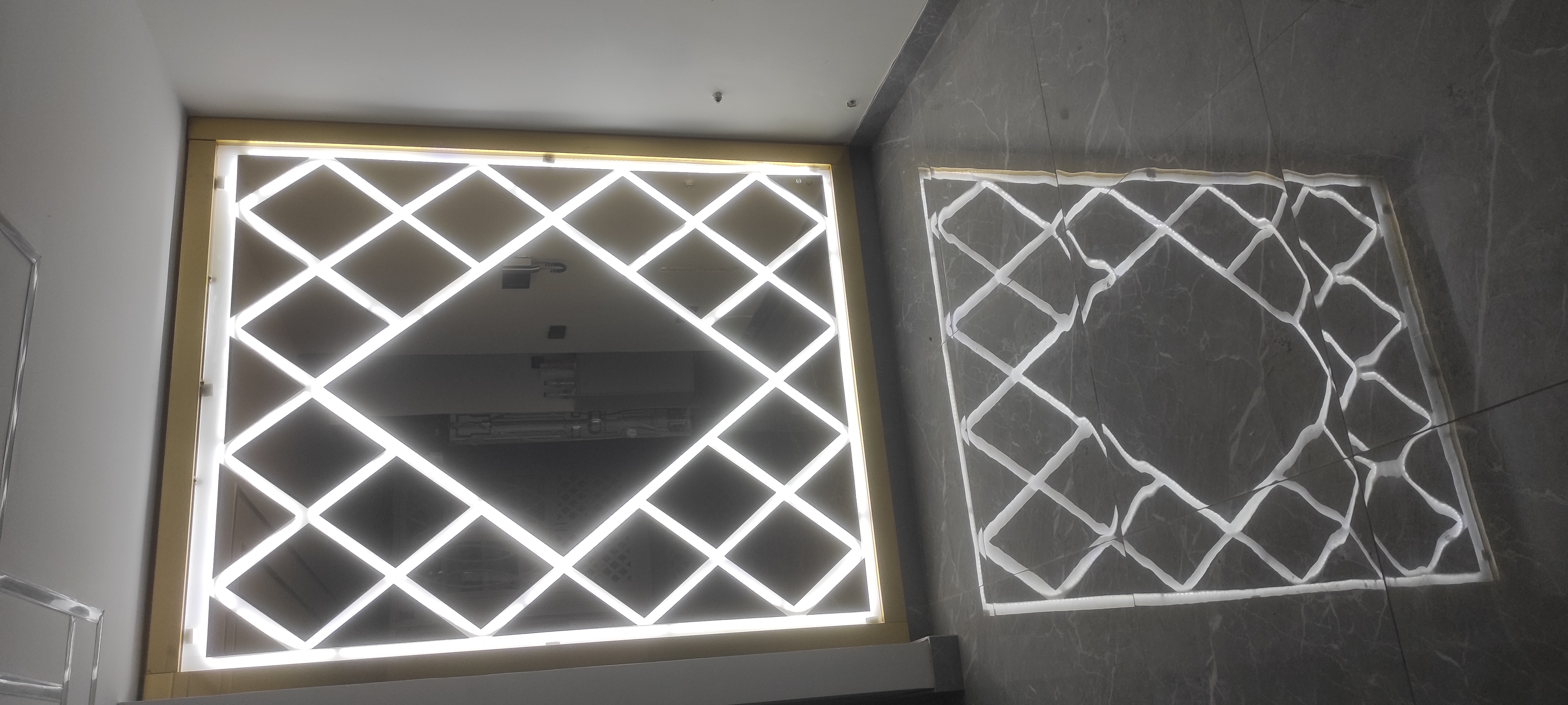 آینه دکوراتیو 