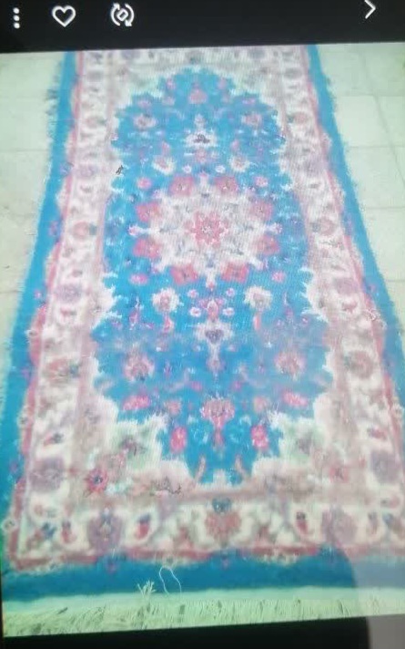 یک فرش دست باف ۱ متر در ۲ متر 
