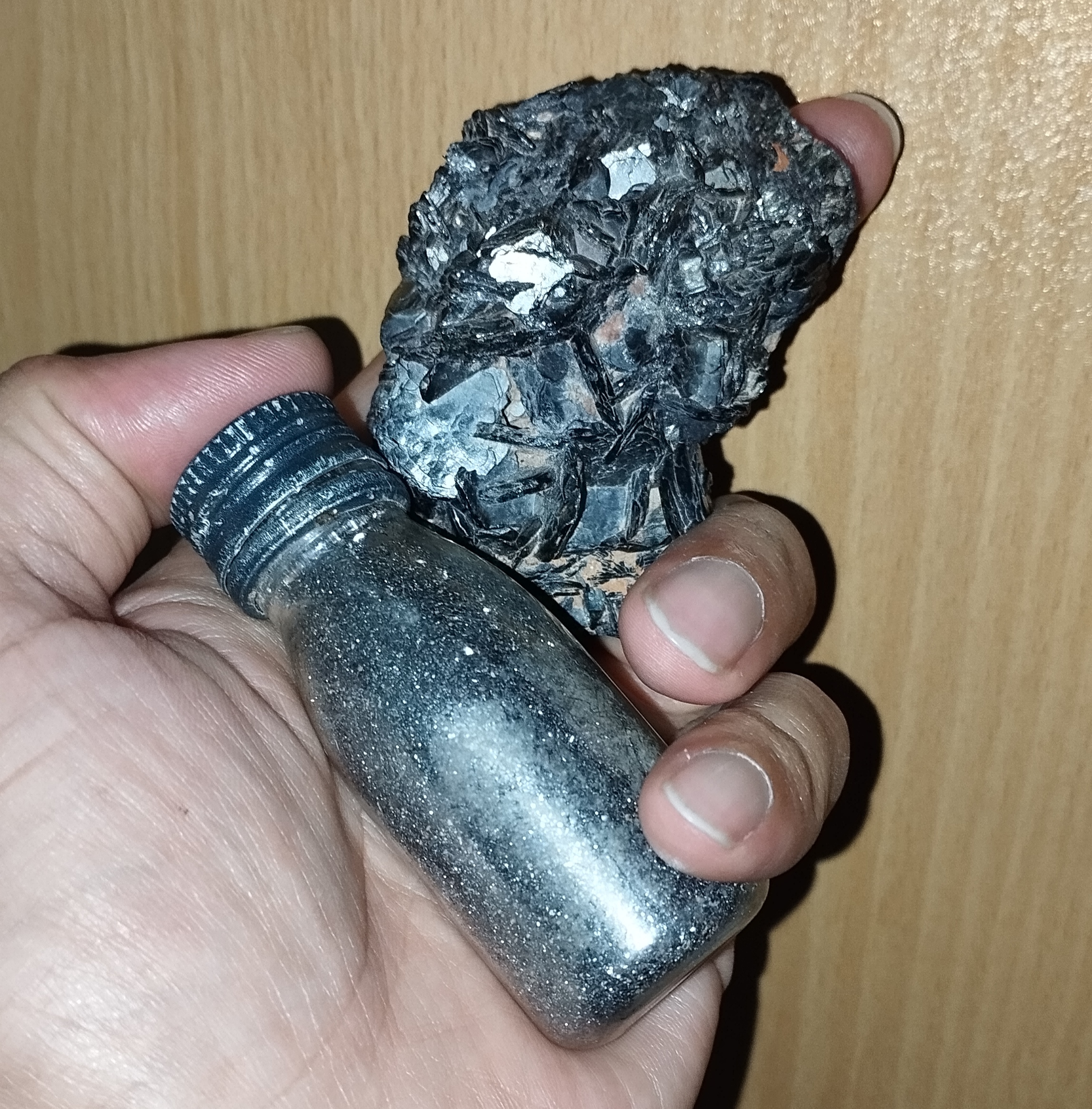 سنگ سیاه آتشفشانی 