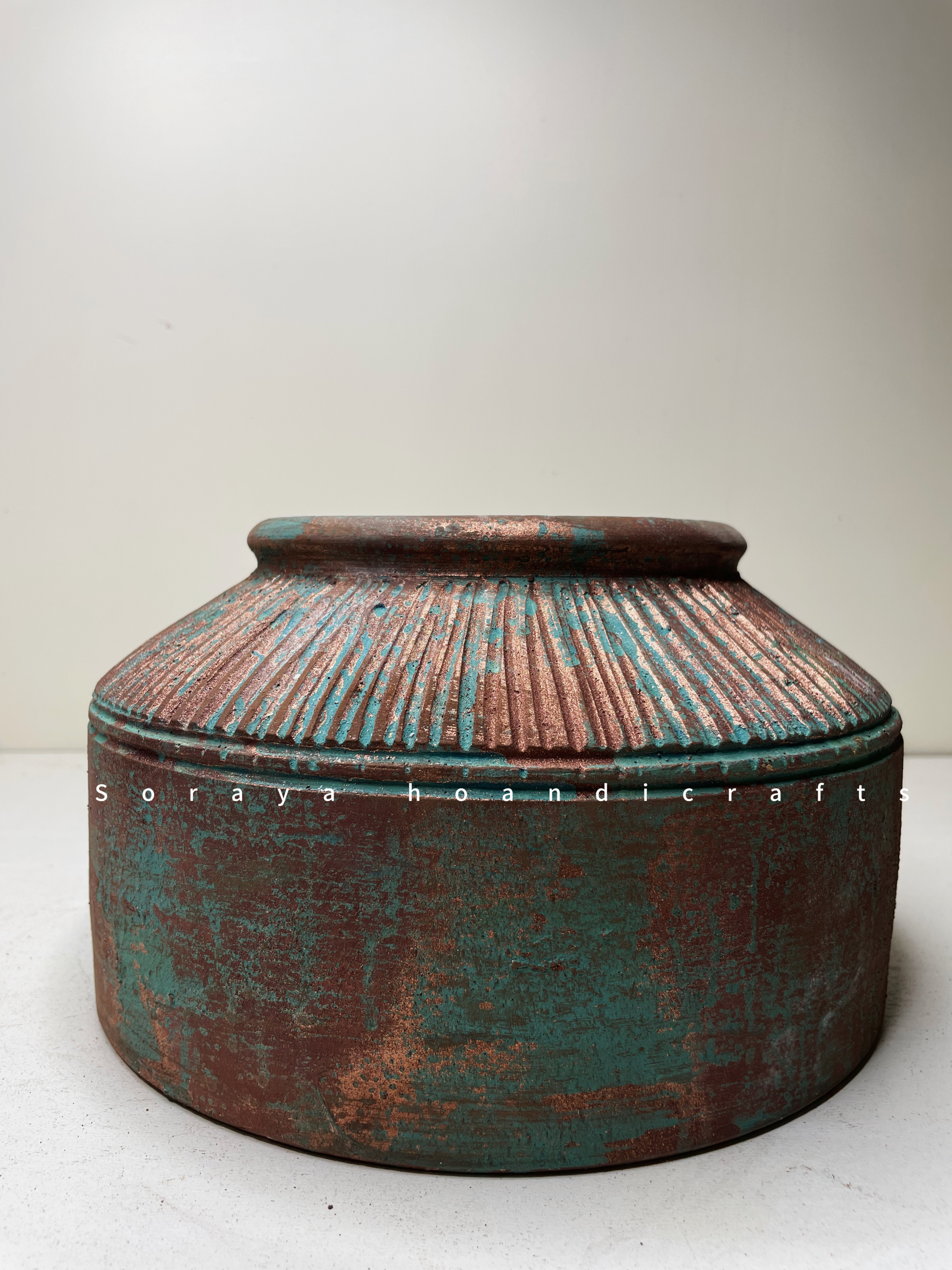 گلدان پتینه شده