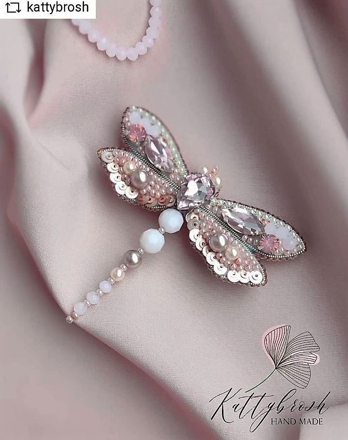 گل سینه جواهردوزی