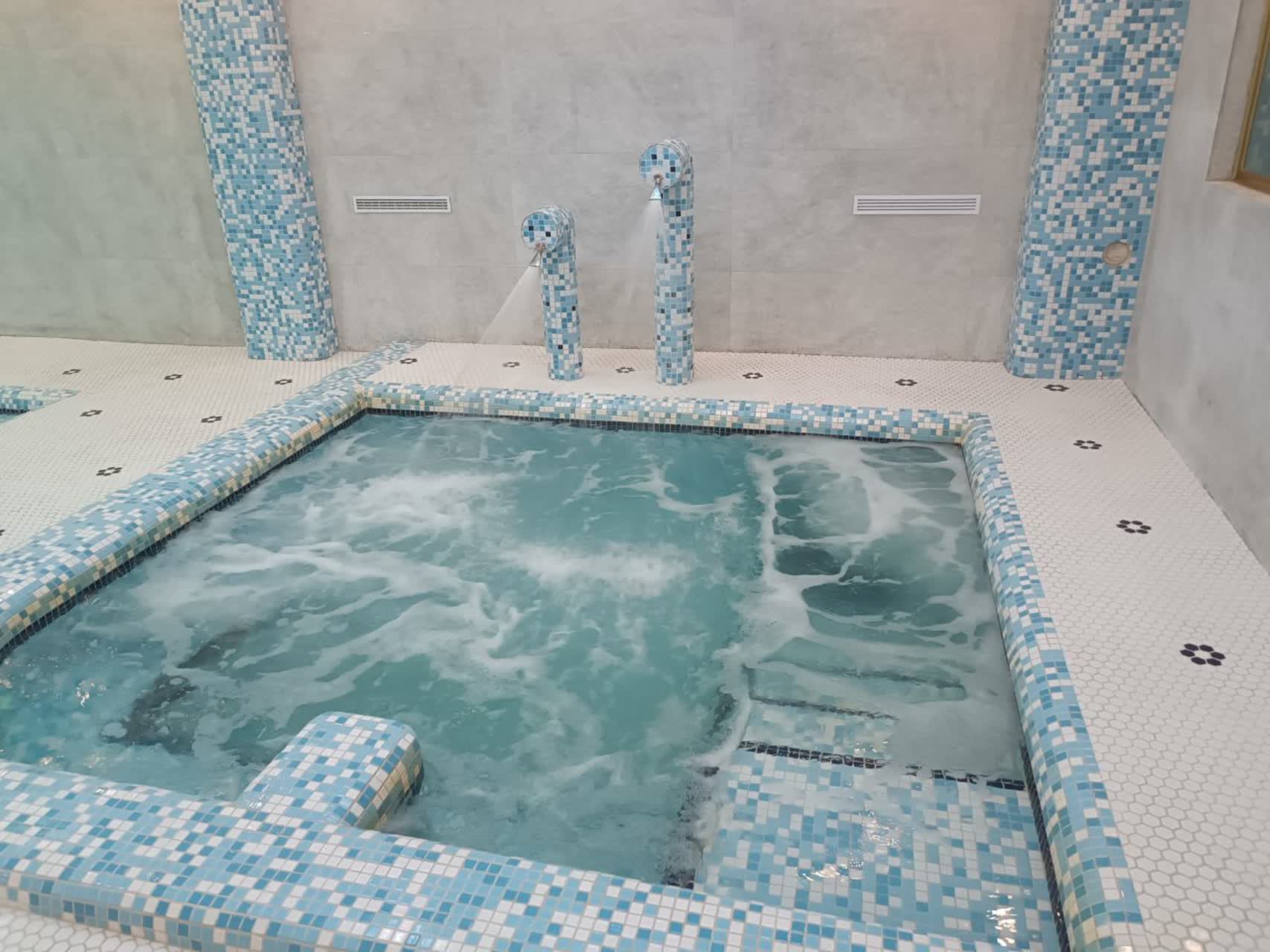 خانه با 3 طبقه با استخر سونا جکوزی