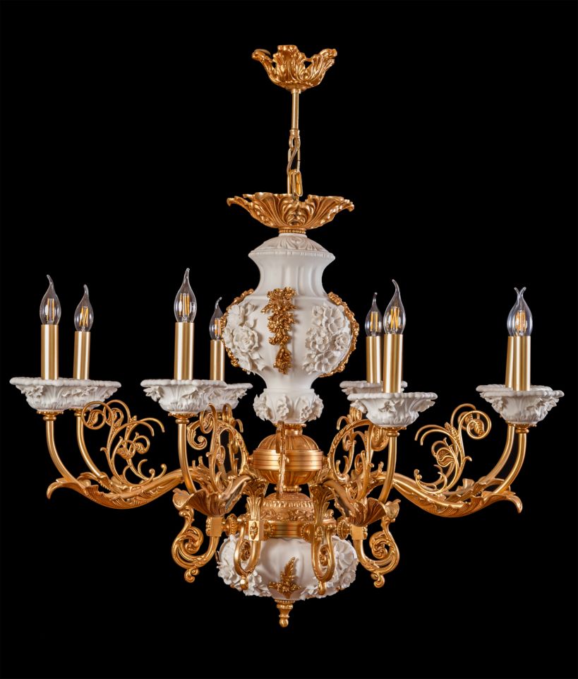 لوستر ۸ شاخه ، تلفیقی از فلز برنج و چینی