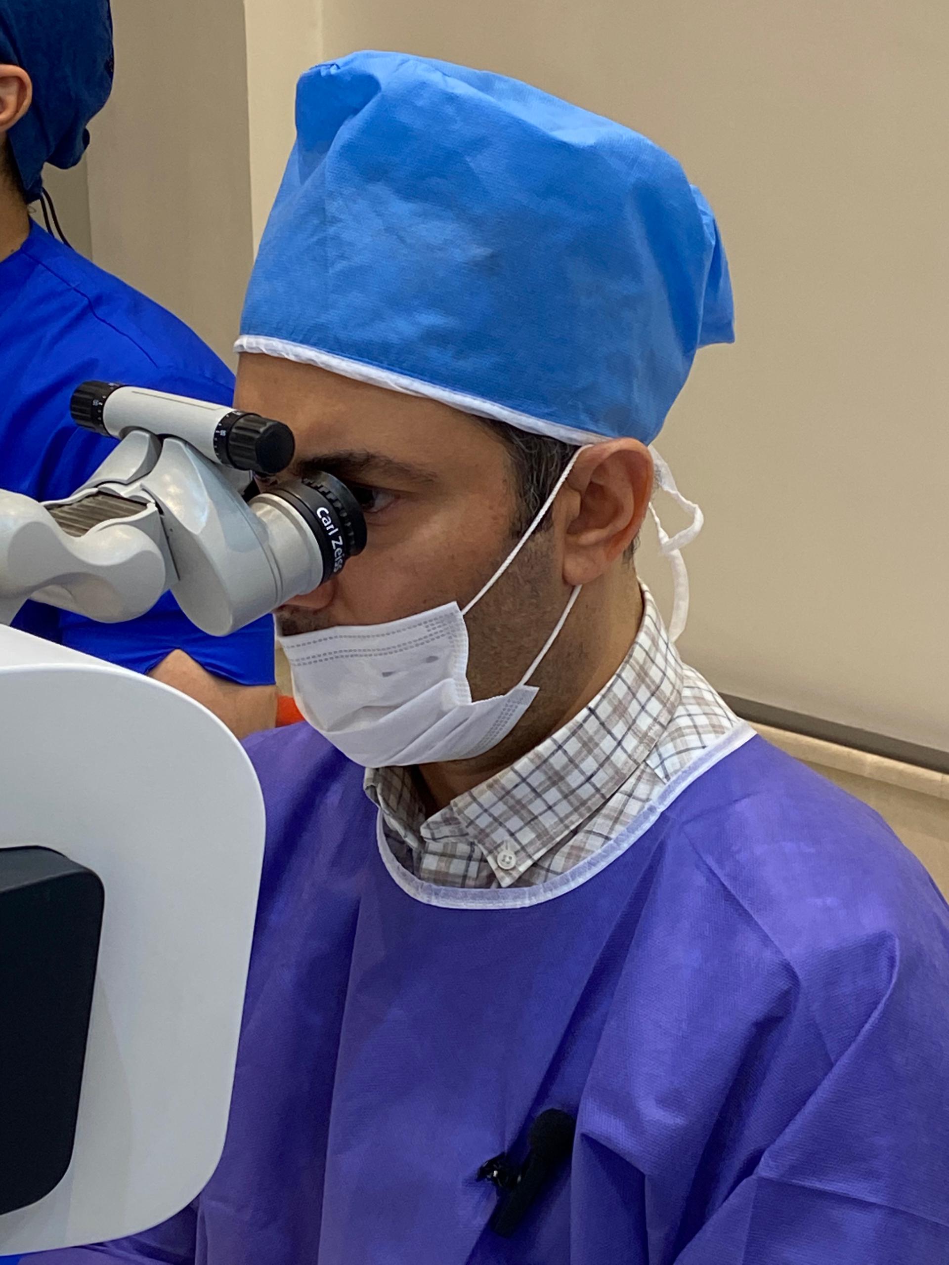 عمل چشم لازک فمتو لیزیک پیرچشمی