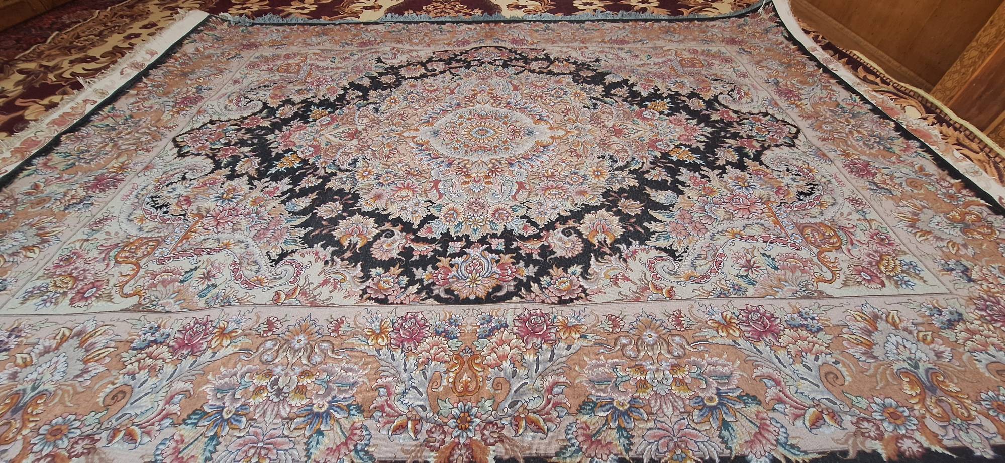 یک جفت فرش دستباف نفیس تبریز 