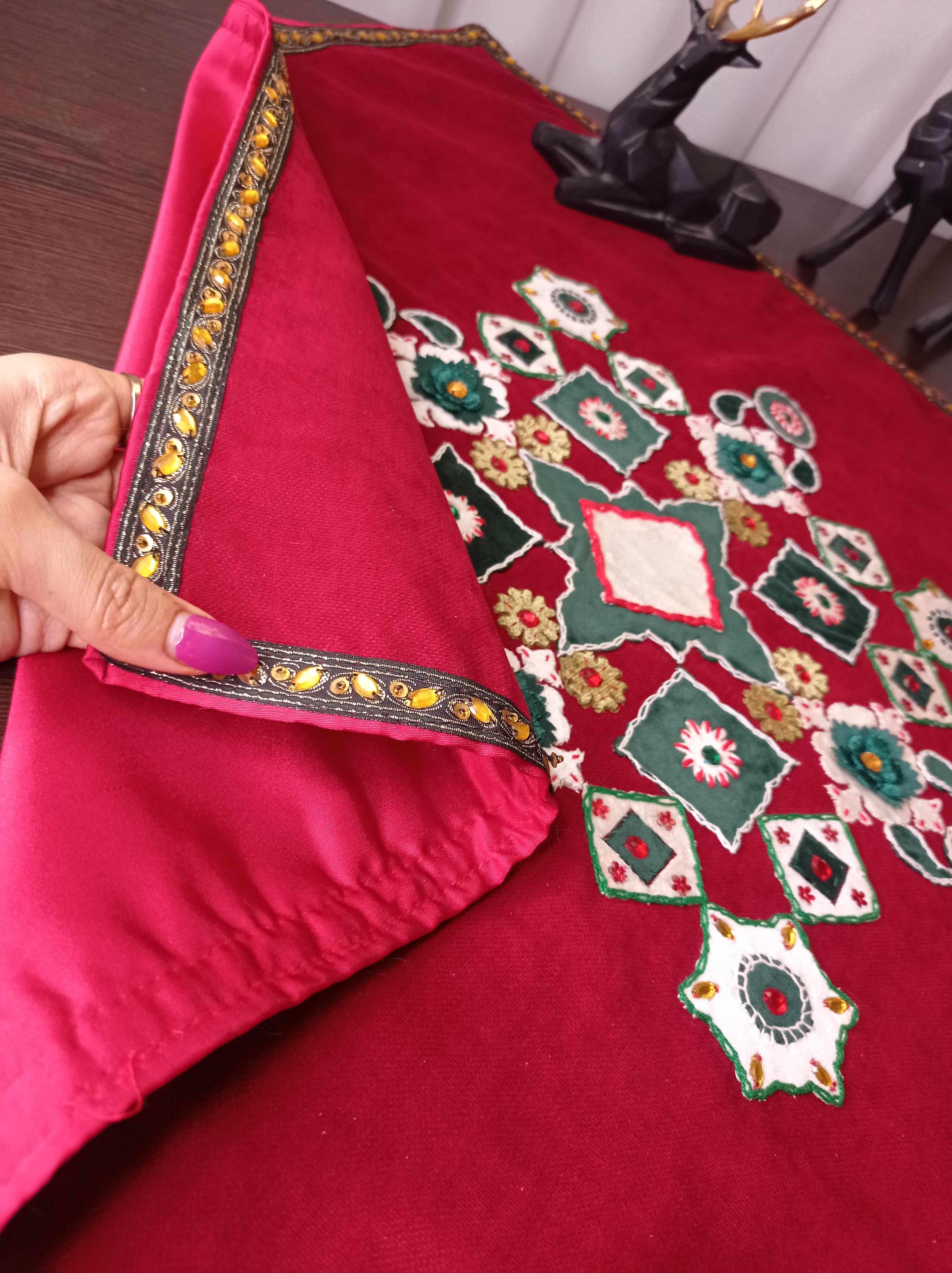 رومیزی دستدوز تک نسخه