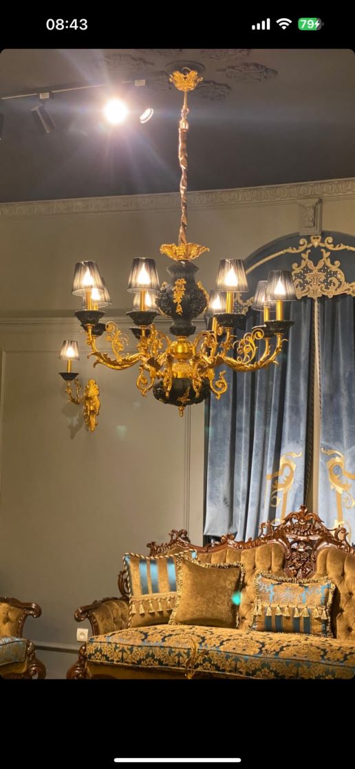 لوستر ۸ شاخه ، تلفیقی از فلز برنج و چینی