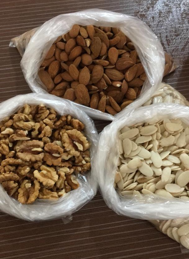 خشکبار گردو- فندوق -توت -برگه 