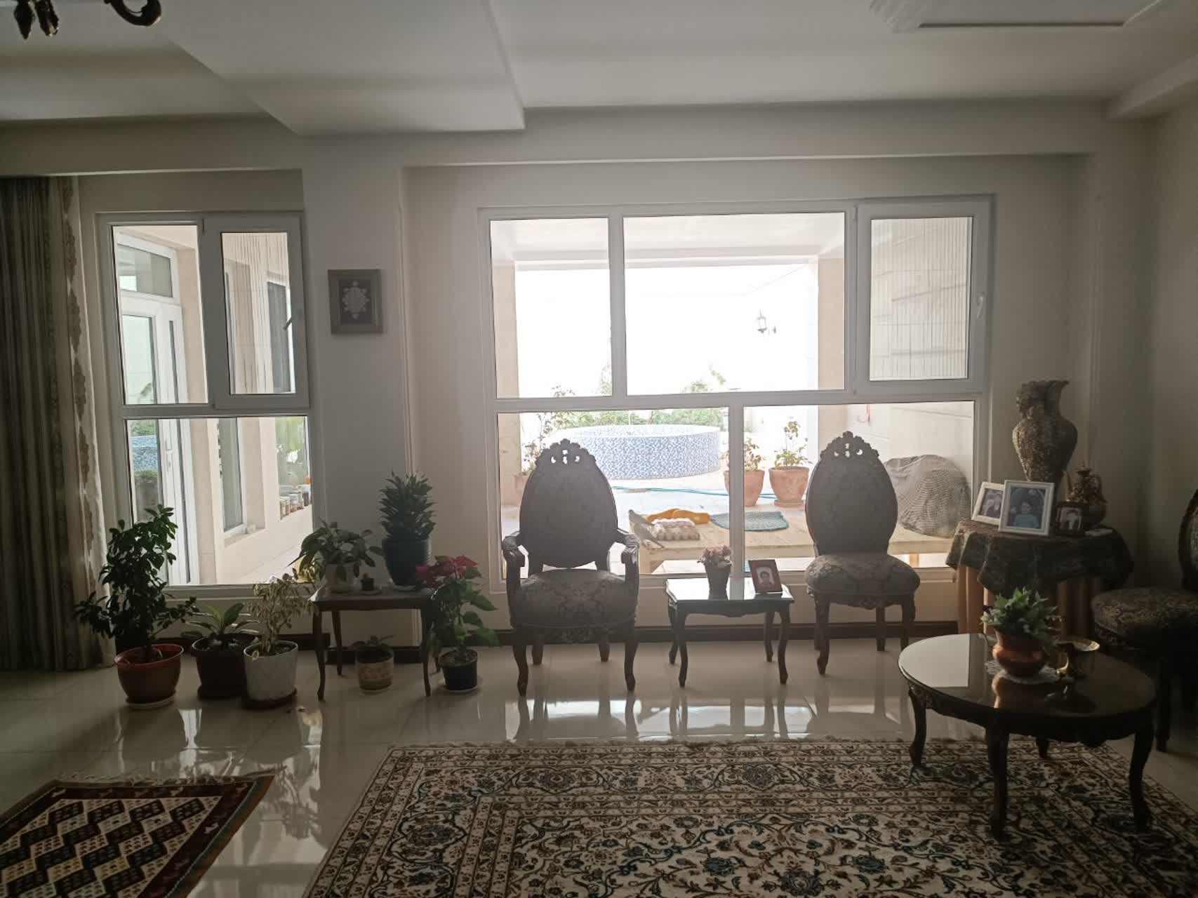 خانه با 3 طبقه با استخر سونا جکوزی