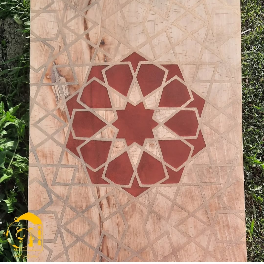 میز روستیک، نقاشی شده با دست