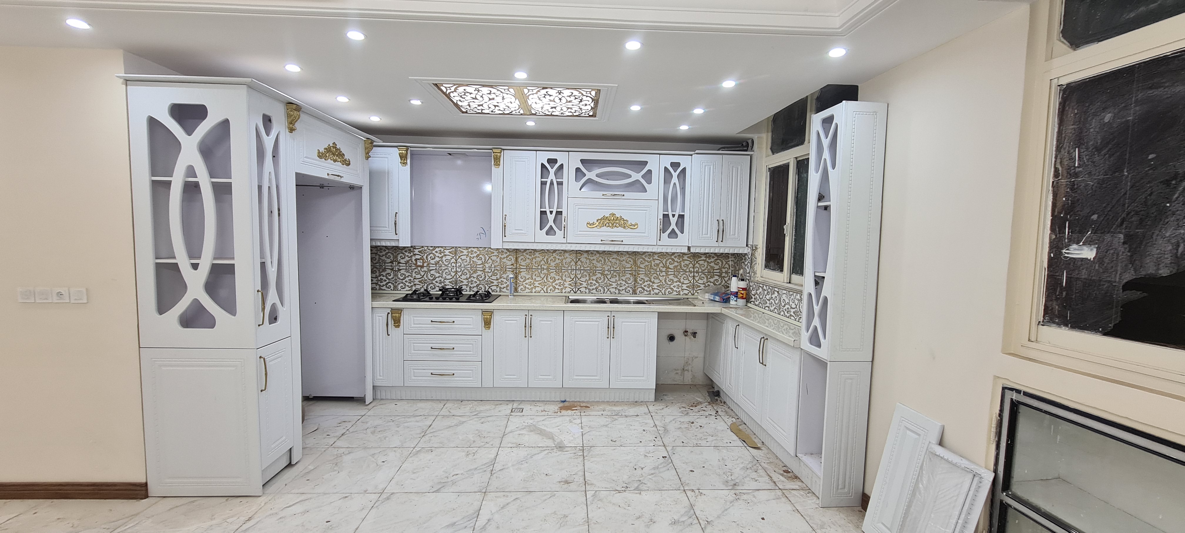 ساختمان تجاری مسکونی