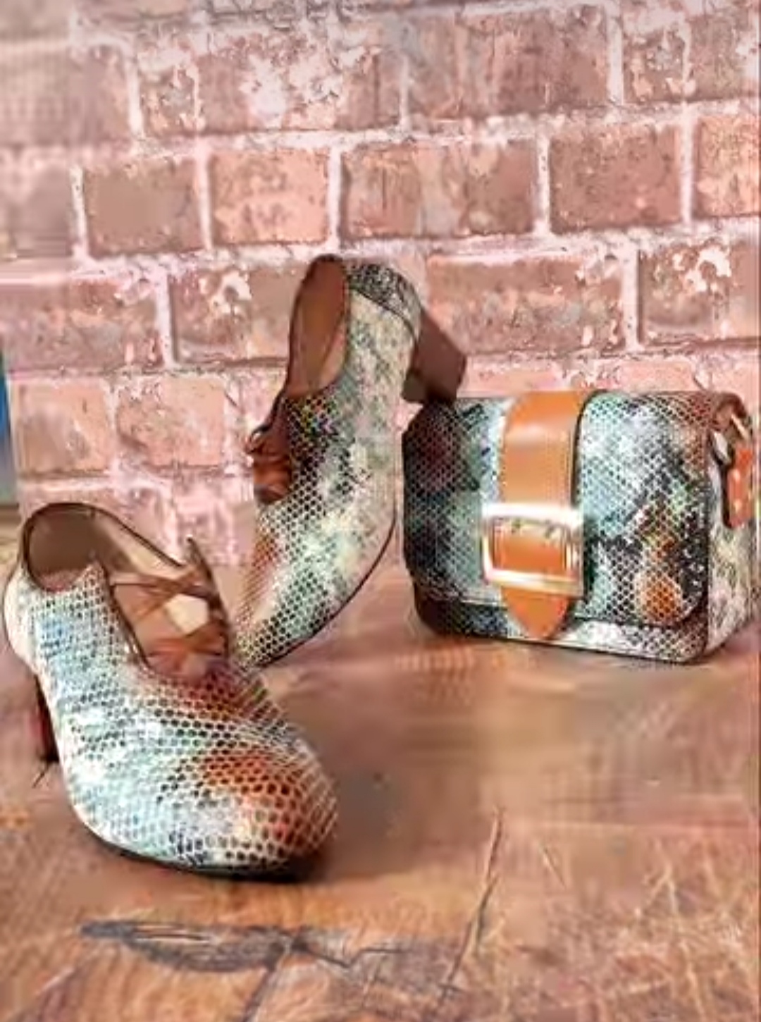 چرم طبیعی دست دوز 