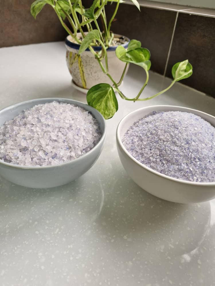 نمک معدنی صورتی و آبی