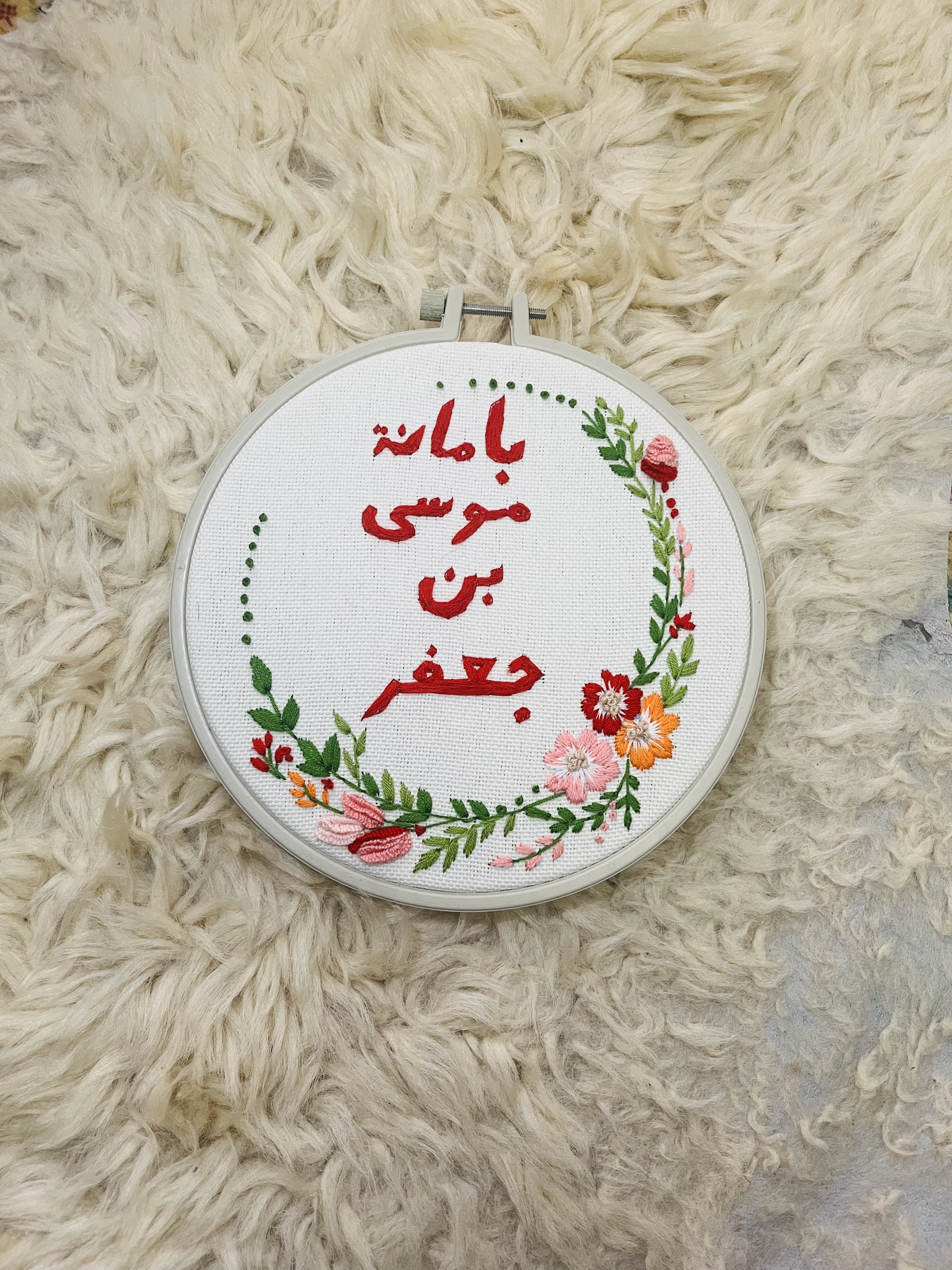 دیوارکوب گلدوزی 