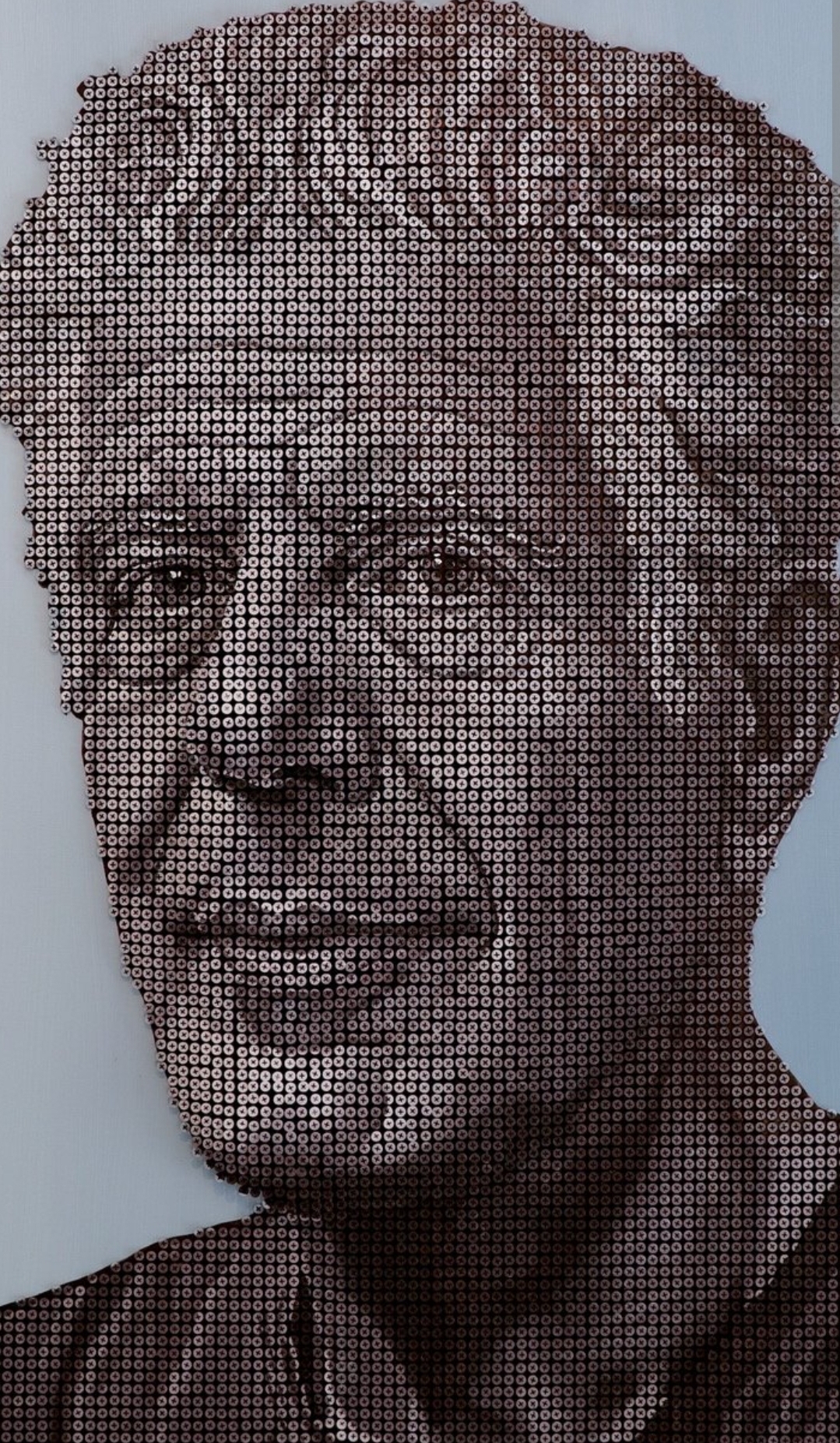 تابلو چهره با ۵۰۰۰ پیچ روی چوب