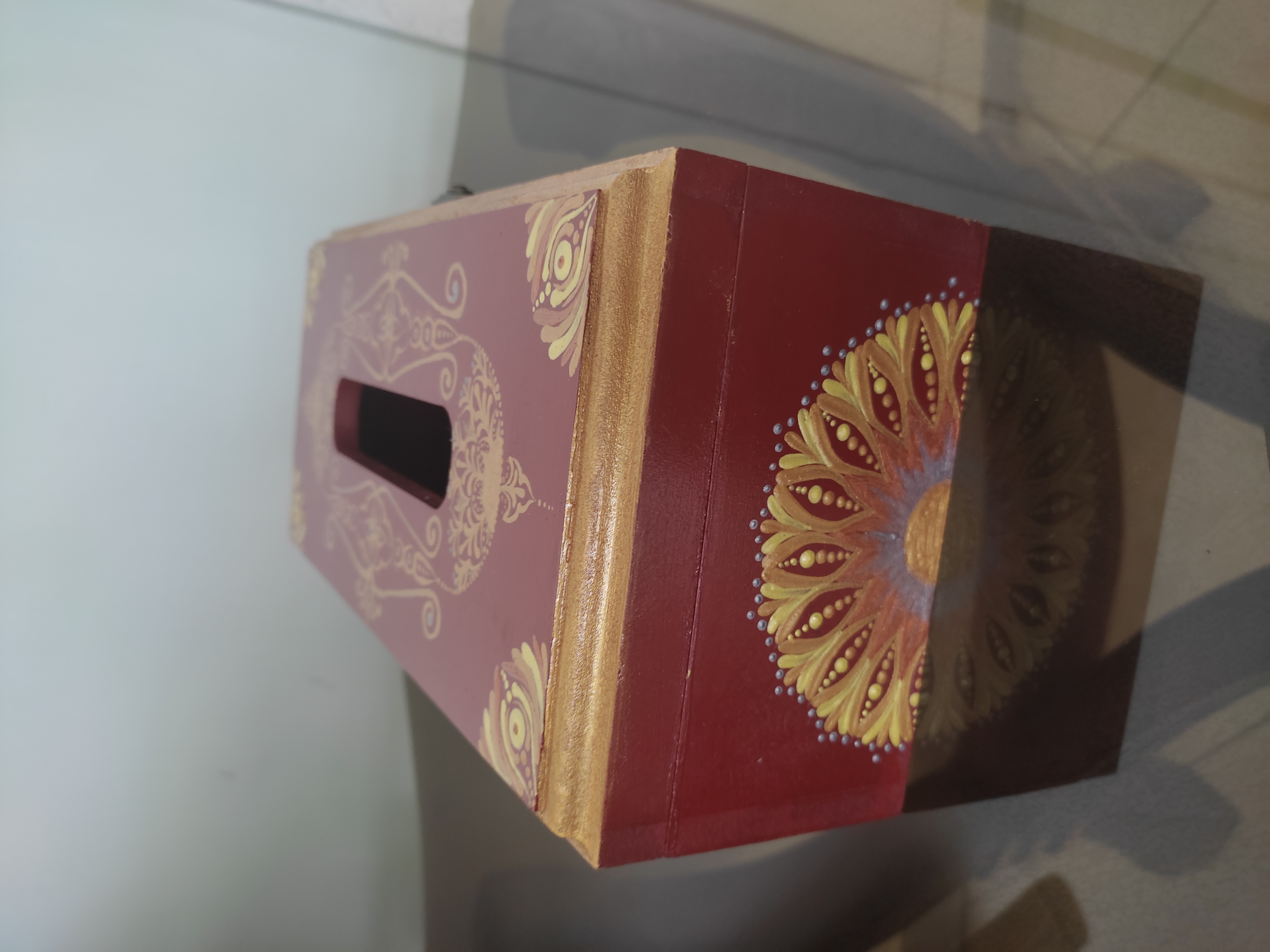 نقاشی ماندالا روی سفال و چوب