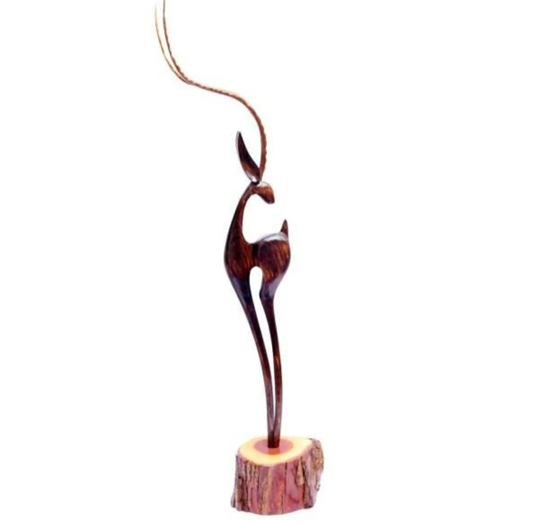 مجسمه چوبی