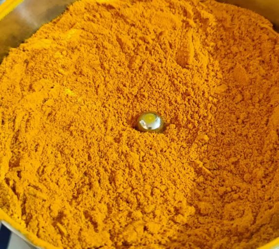 عرقیجات و ادویه ناب کاشان
