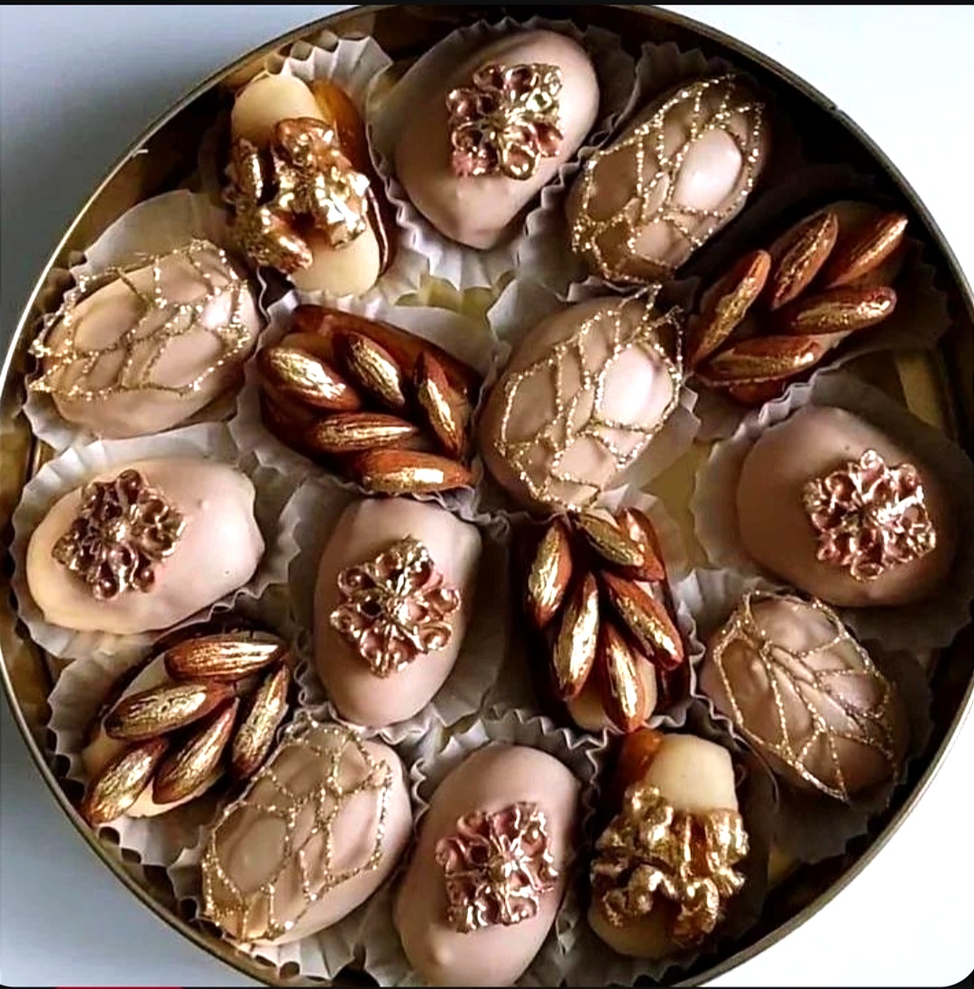 خرما شکلاتی مغزدار