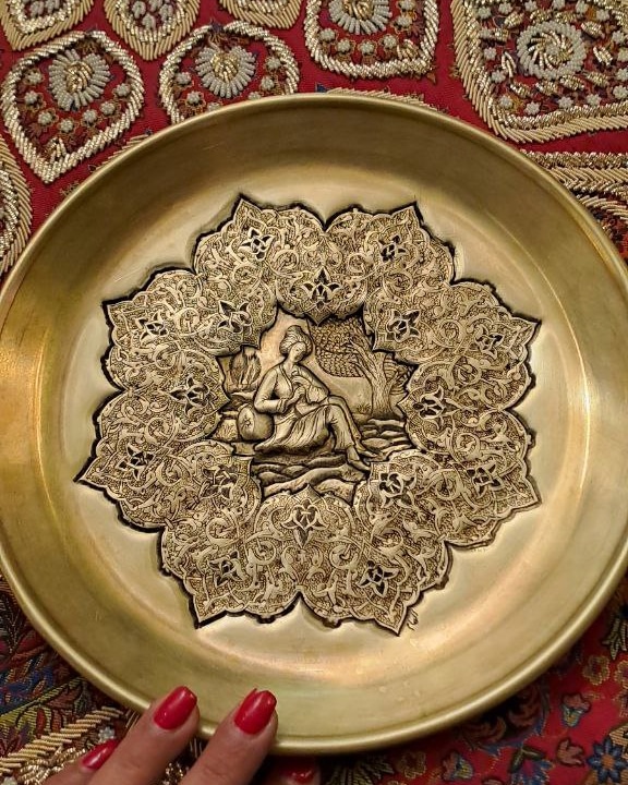 بشقاب برنجی قلم زنی 