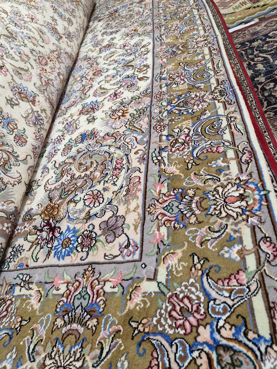 فروش انواع فرش دستباف وابریشم
