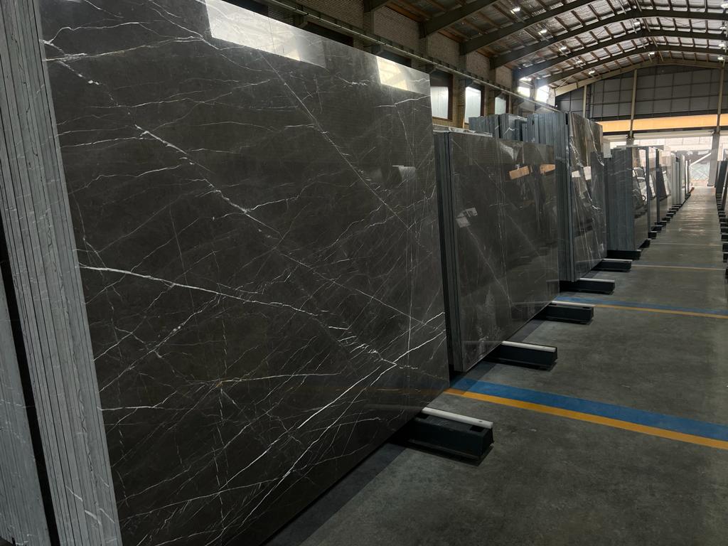 سنگ نما و تزیین داخلی ساختمان