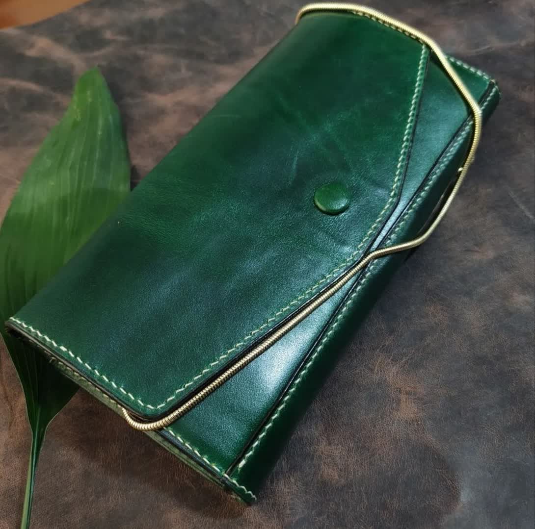 کیف و کمربند چرم دست دوز 