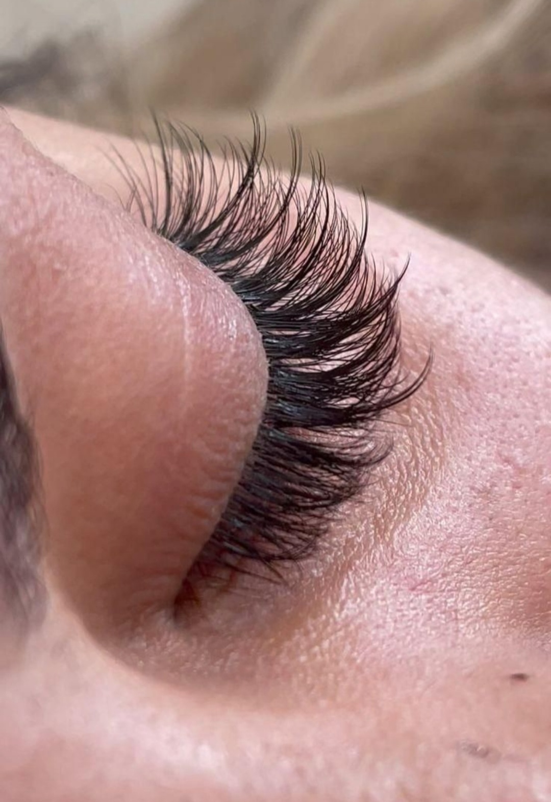 کاشت ناخن و مژه و لیفت مژه و ابرو