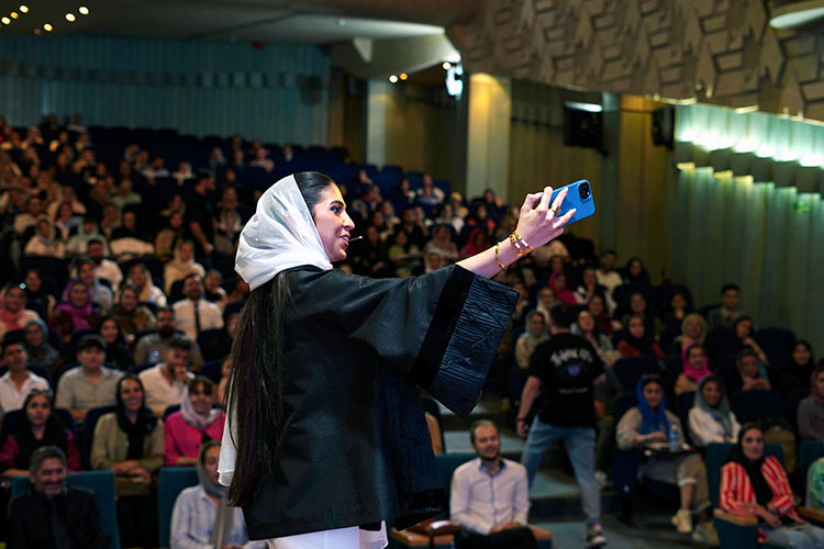 Learn English With Parisa_Sajadi