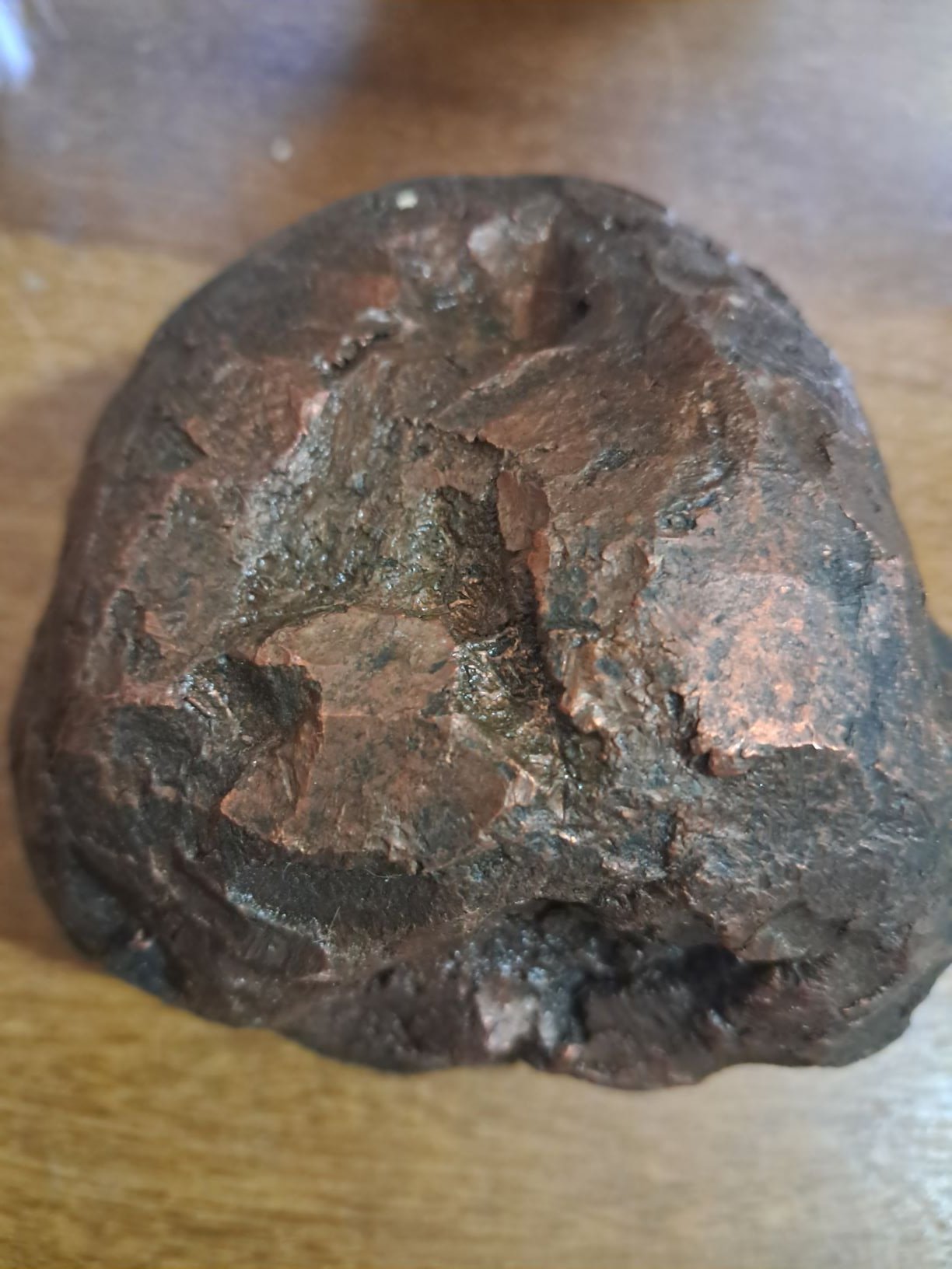 شهاب سنگ آهنی رنگ مسی