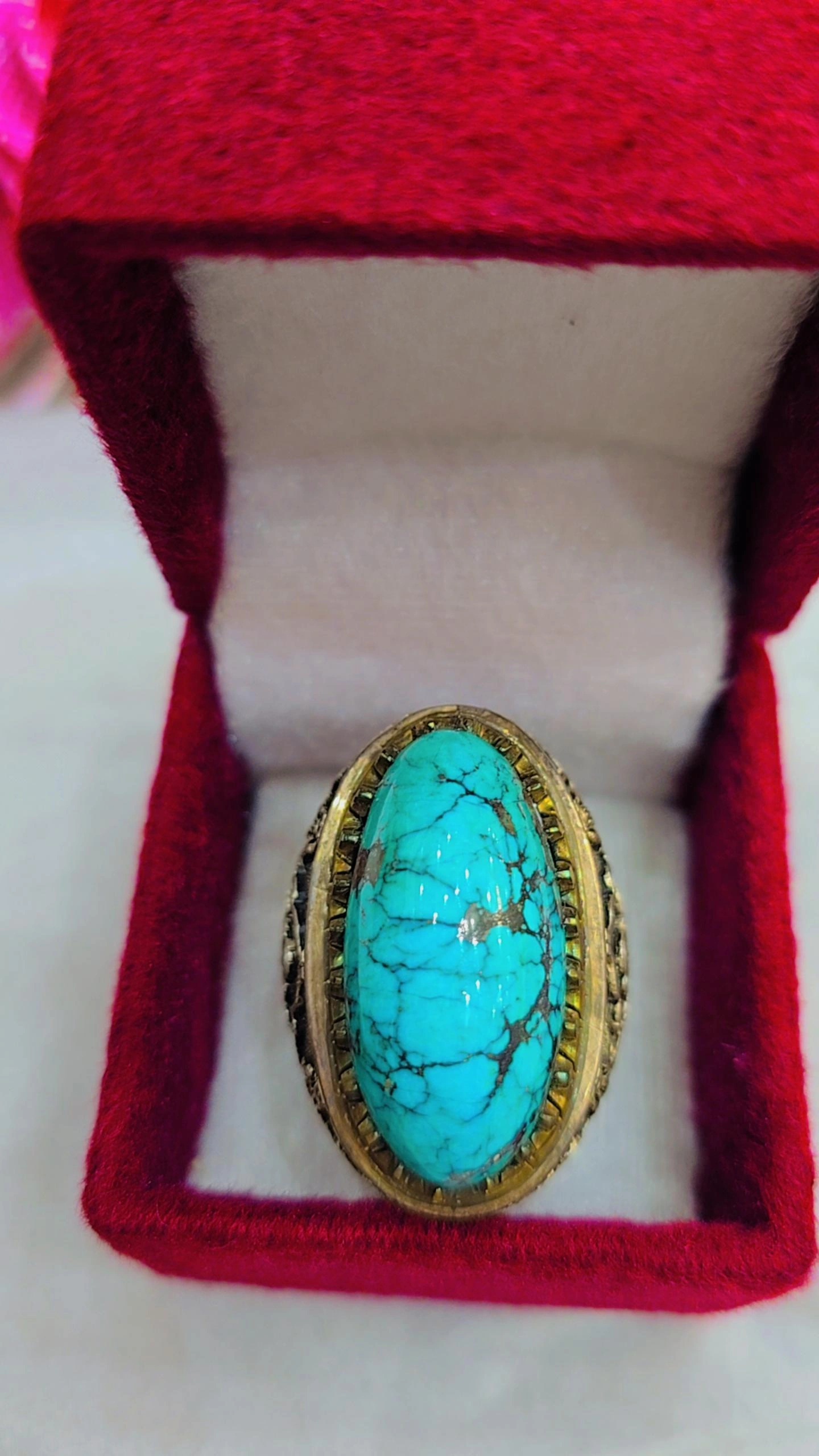 درخشش با انگشترهای لوکس و اصیل