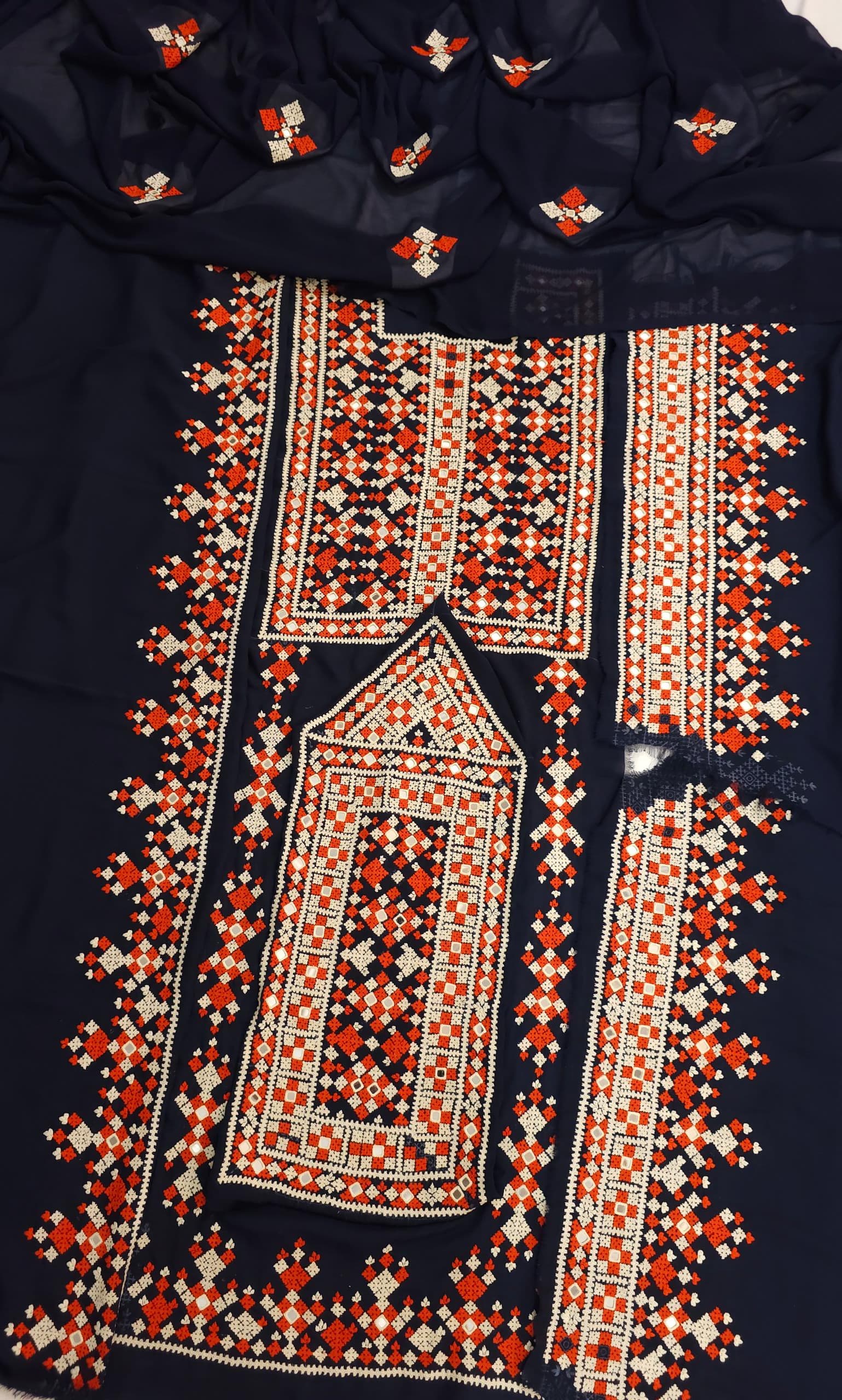 لباس دست دوز بلوچی