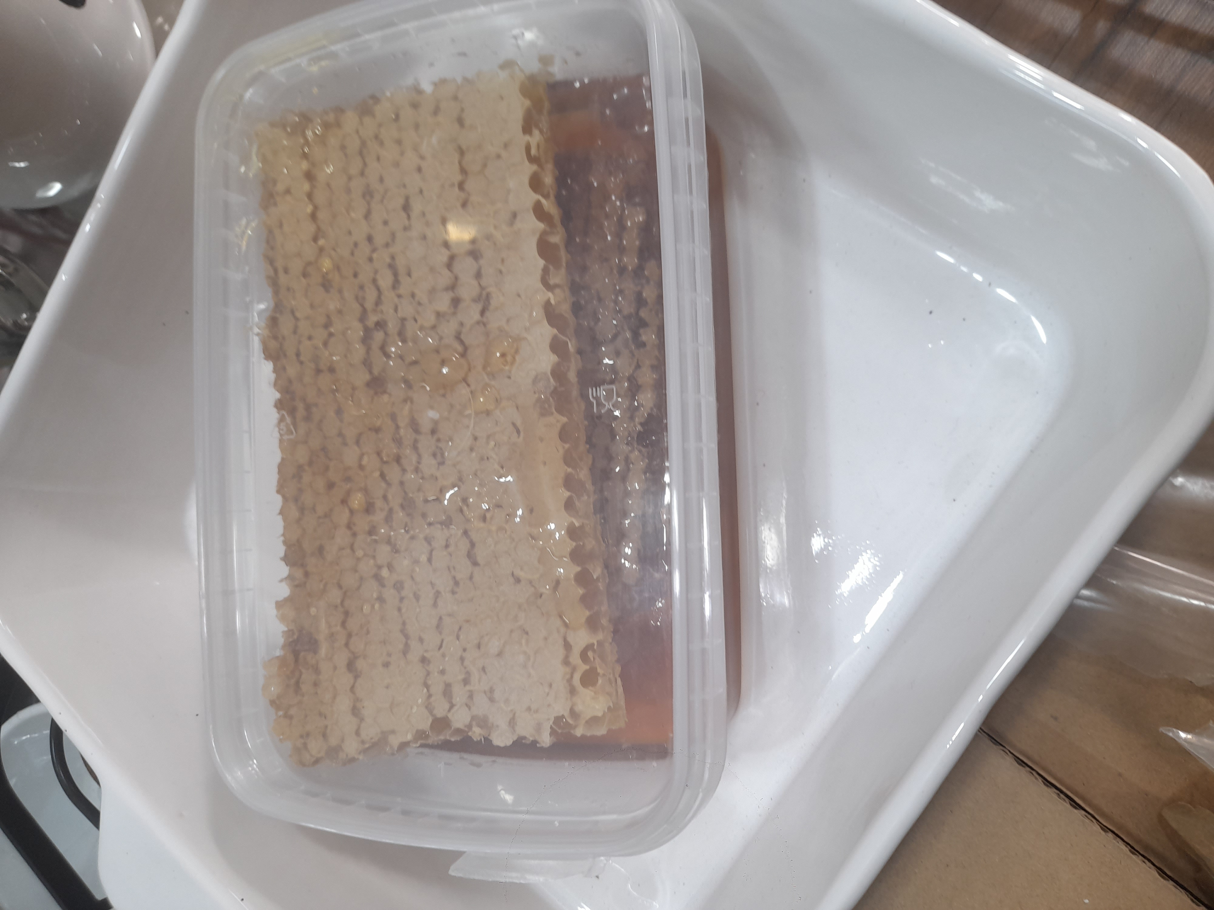 عسل طبیعی بزقوش موم و شیره